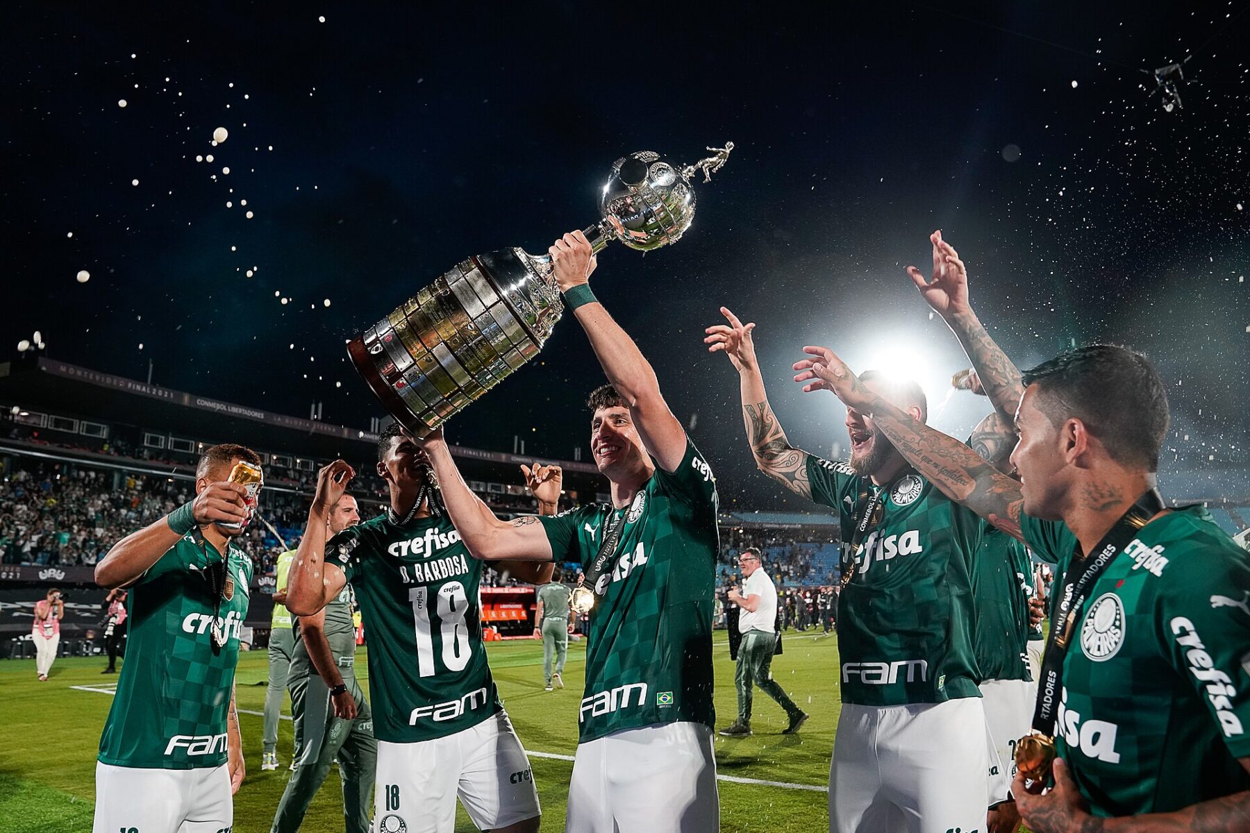 Palmeiras players lift the Copa Libertadores trophy at the Estadio Centenario in Montevideo after the 2021 final