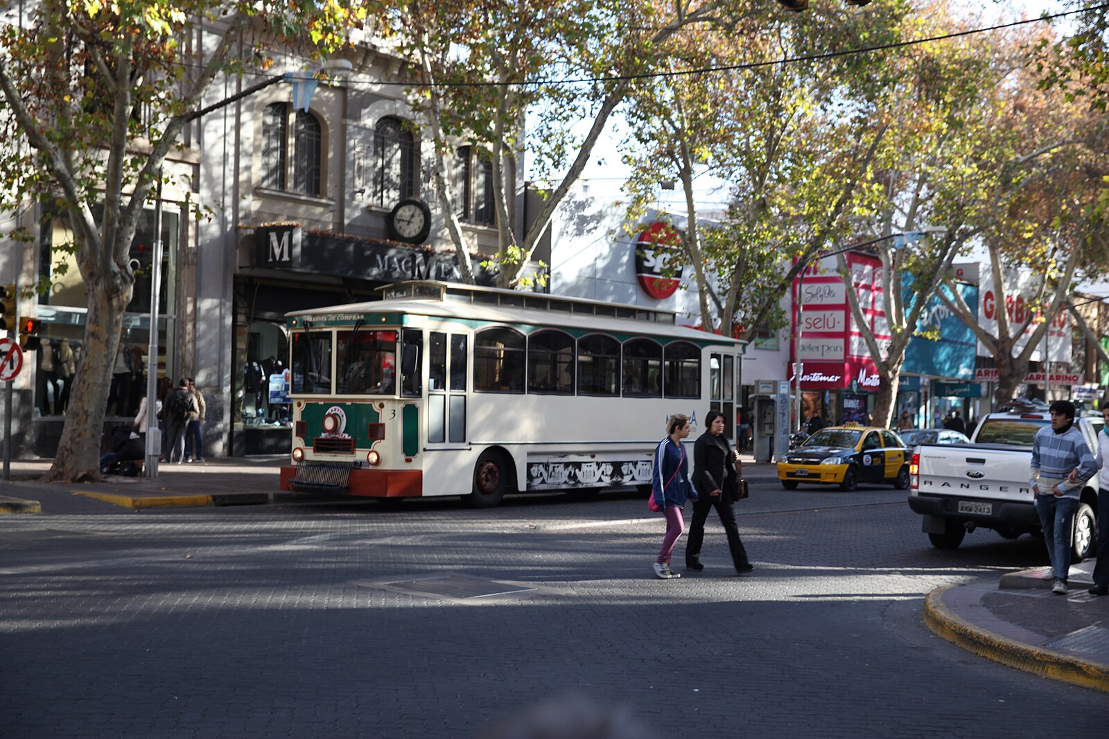 cost of living in Argentina Mendoza city centre street