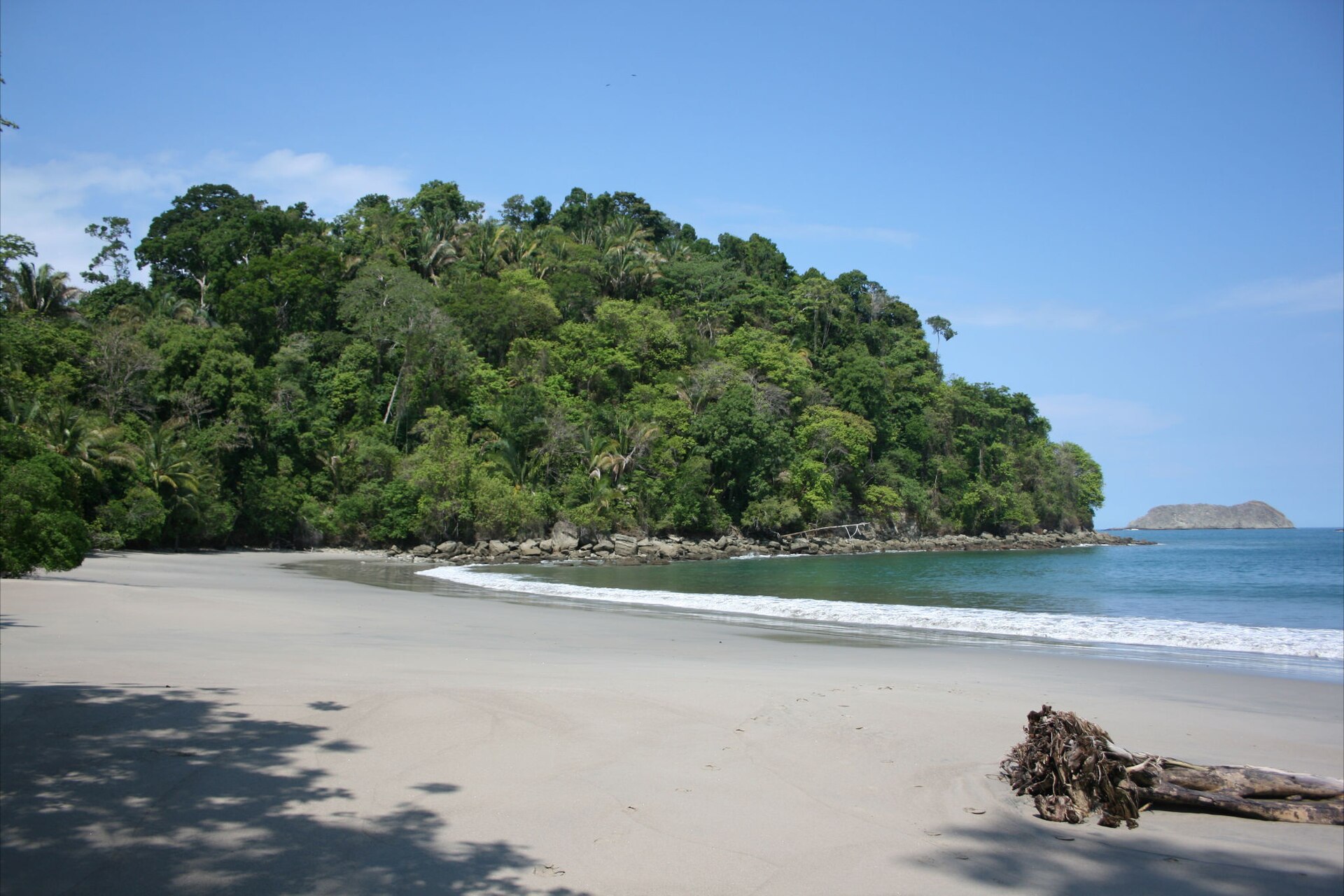 Costa Rica explained 2026 — Playa Espadilla Sur in Manuel Antonio National Park on the Pacific coast
