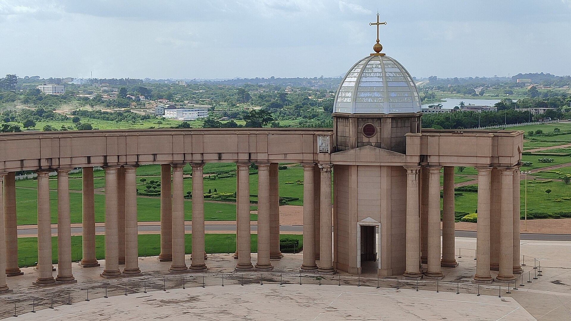 Côte d'Ivoire explained 2026 — the colonnade of the Basilica of Our Lady of Peace in Yamoussoukro