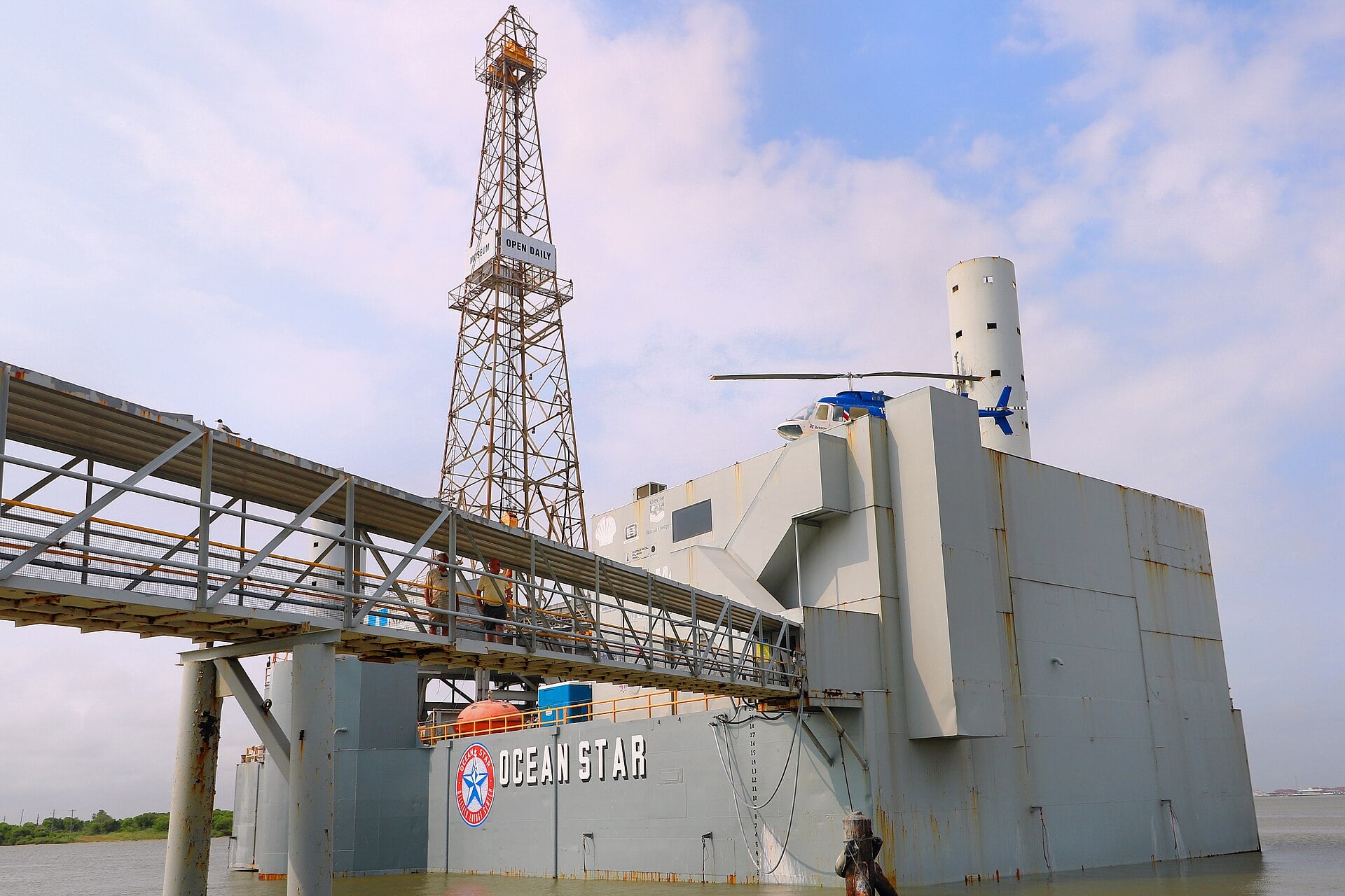 Oil Eases as Saudi Arabia Routes Crude Around Its Damaged Pipeline