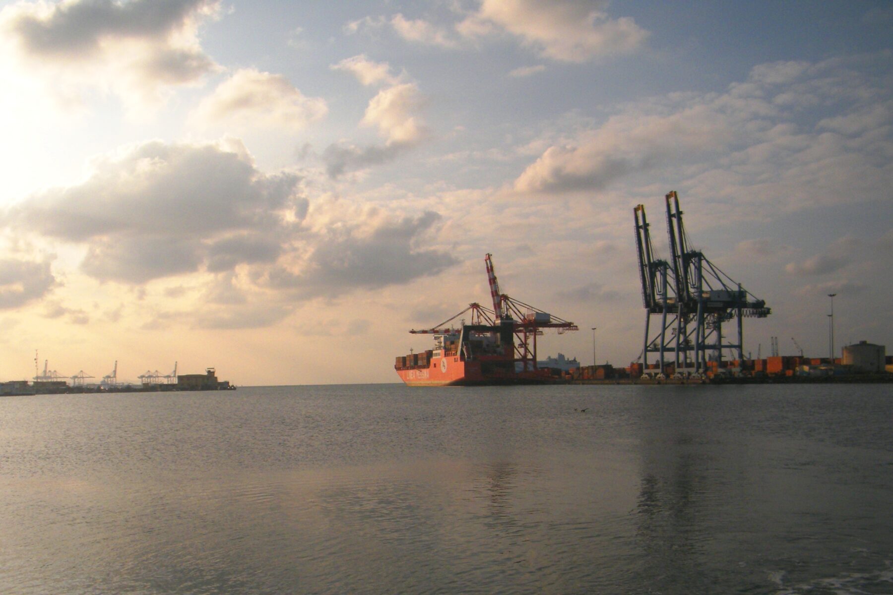 The container terminal at the Port of Djibouti (Skilla1st, CC BY-SA 4.0, via Wikimedia Commons)