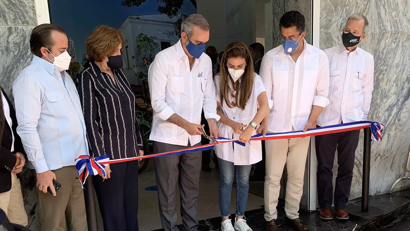 Early campaigning in the Dominican Republic: President Luis Abinader cuts a ribbon with Santo Domingo mayor Carolina Mejía and tourism minister David Collado