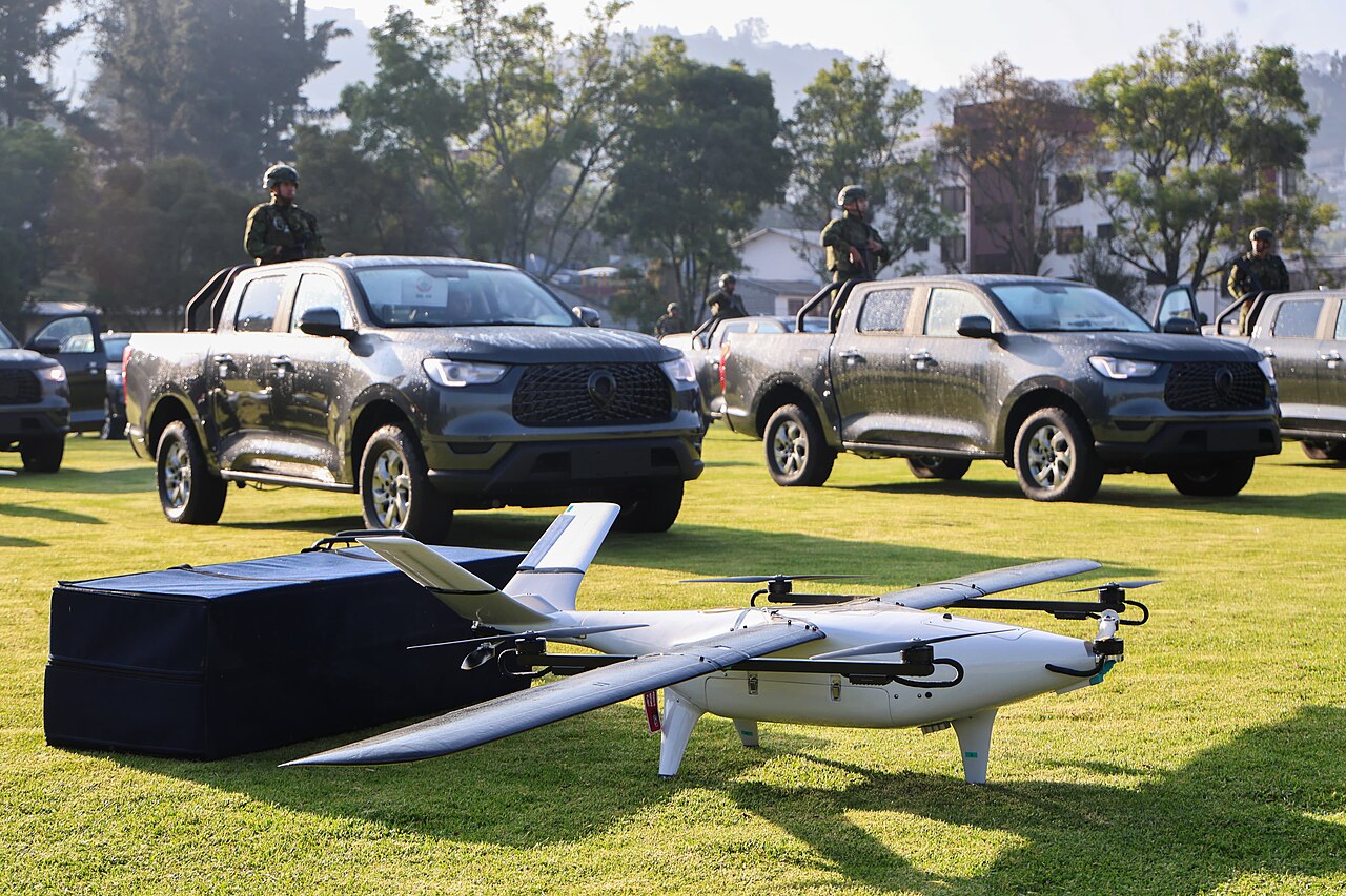 Ecuadorian Army soldiers and vehicles at an equipment handover in Quito in December 2025. The armed forces carried out the 23 September 2026 operation in Manabí.