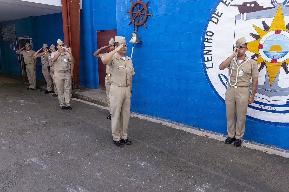 A meeting of officials in El Salvador