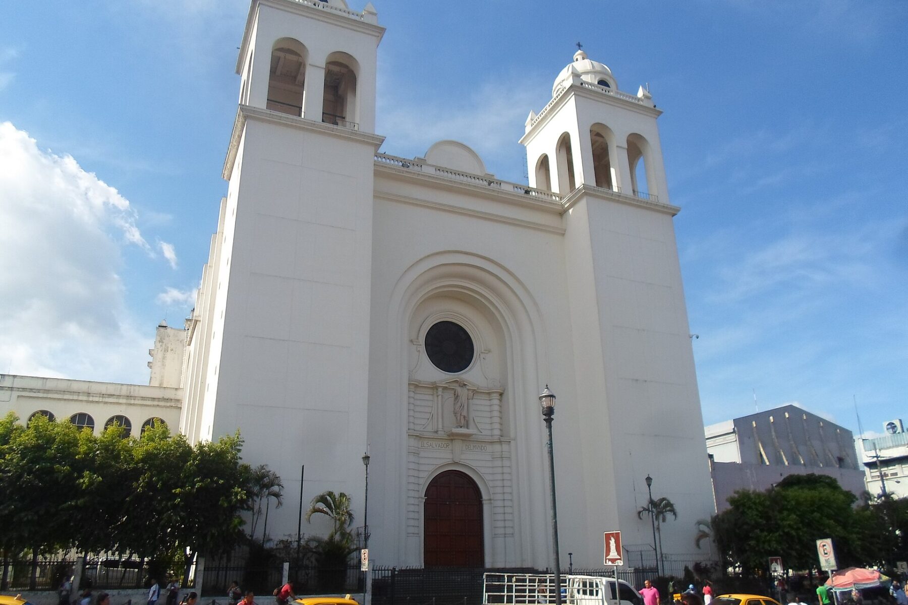 El Salvador explained 2026 — the Metropolitan Cathedral in central San Salvador