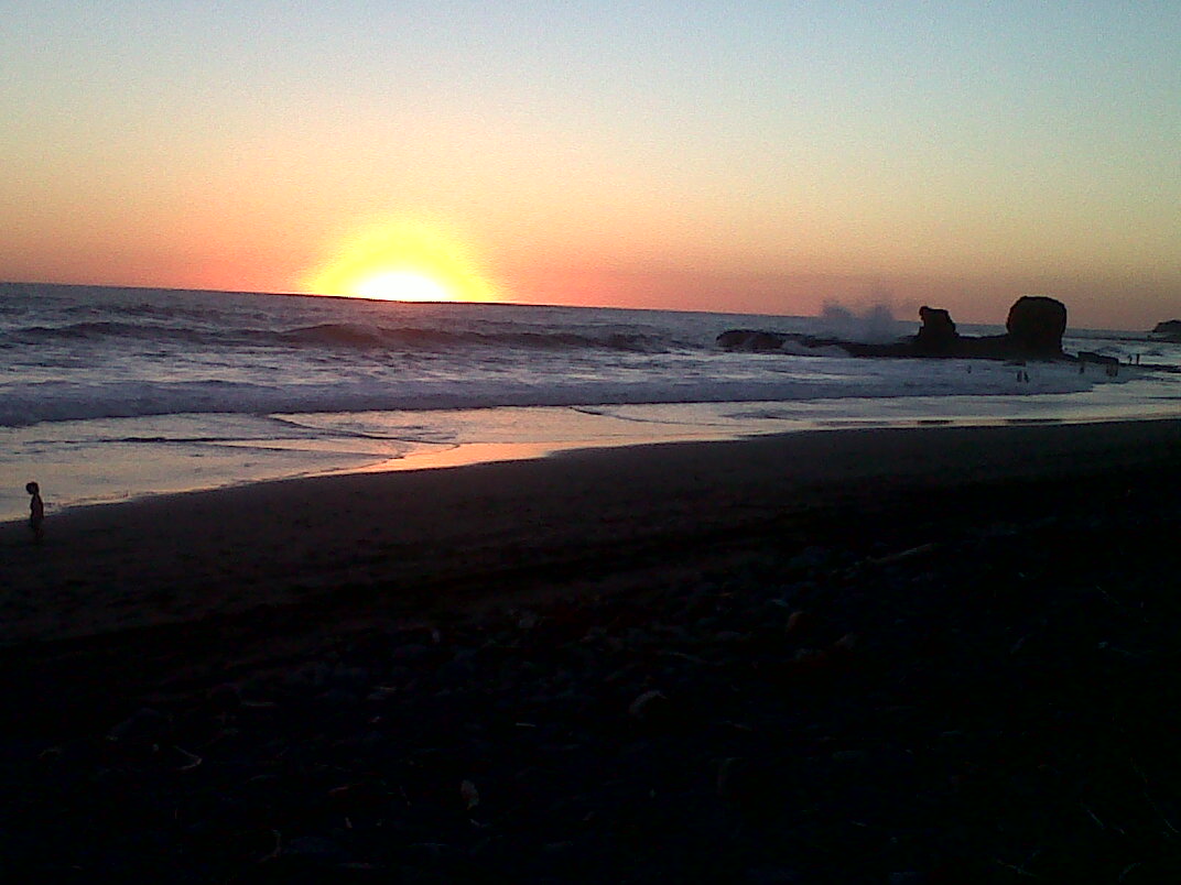 El Salvador explained — sunset over El Tunco beach on the Pacific coast