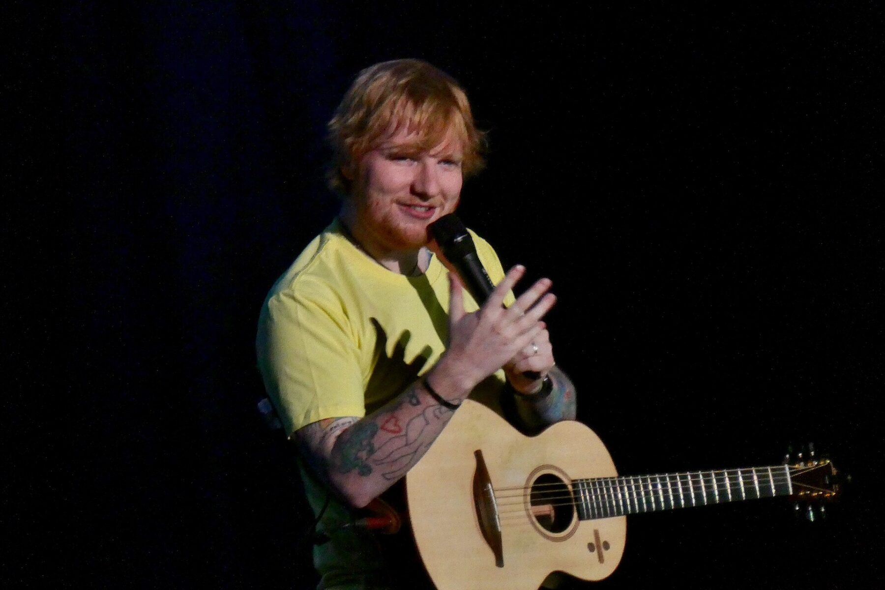 Ed Sheeran live with his loop station — he plays Mexico City's Estadio Ciudad de los Deportes on December 11, 2026