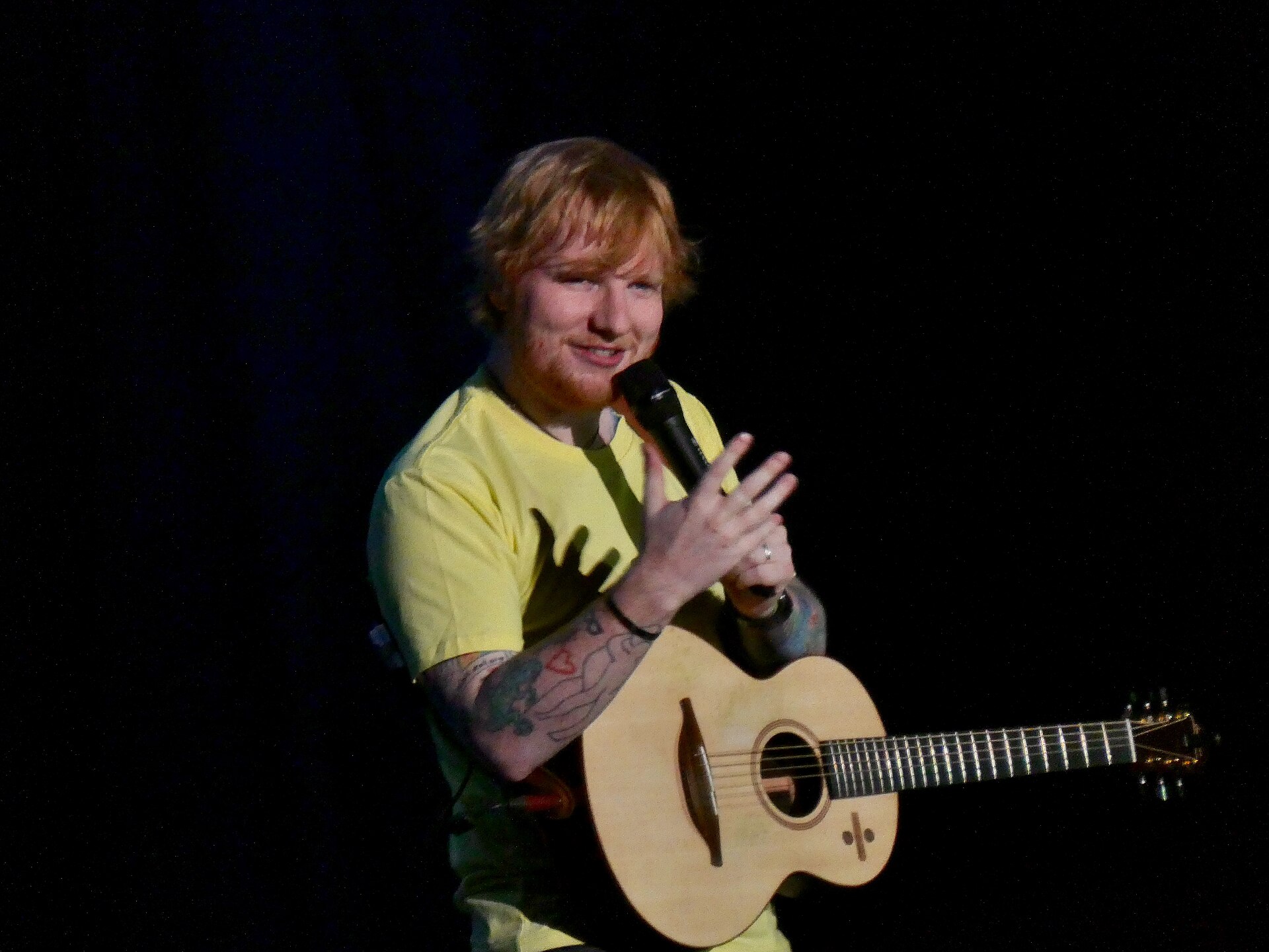 Ed Sheeran live with his loop station — he plays Mexico City's Estadio Ciudad de los Deportes on December 11, 2026