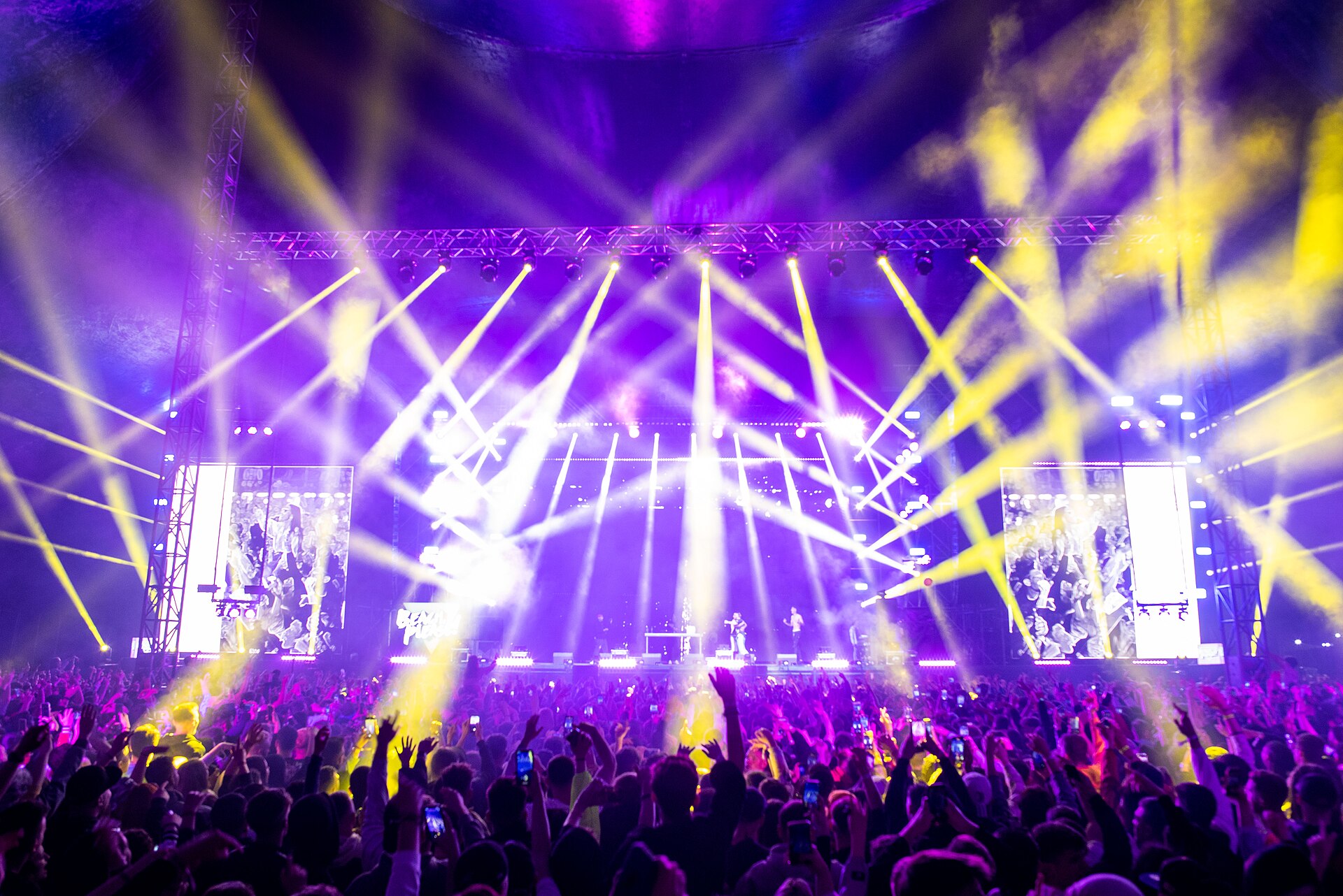 A festival crowd under stage lights at night — Coca-Cola Flow Fest 2026 takes over Mexico City's Autódromo Hermanos Rodríguez on November 28 and 29
