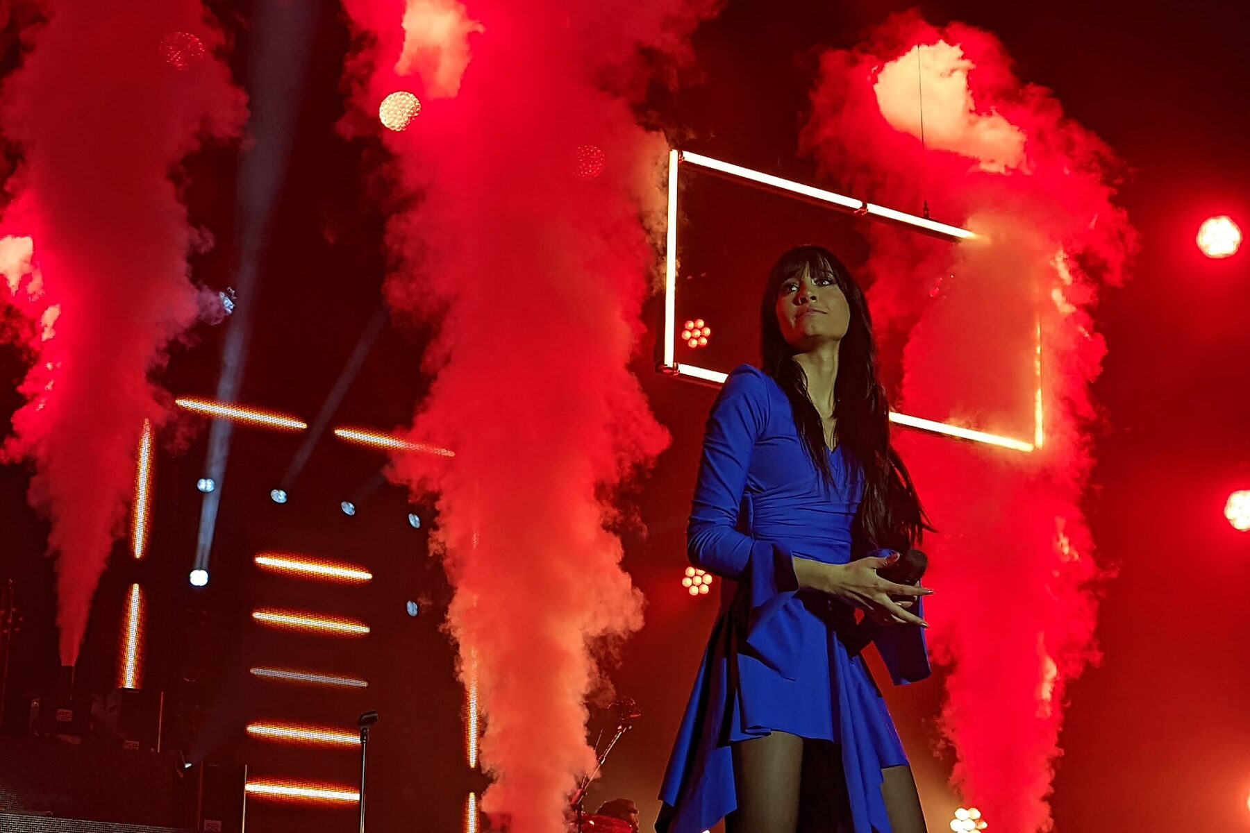 Aitana performing live — the Spanish pop star plays Santiago de Chile's Movistar Arena on October 19, 2026