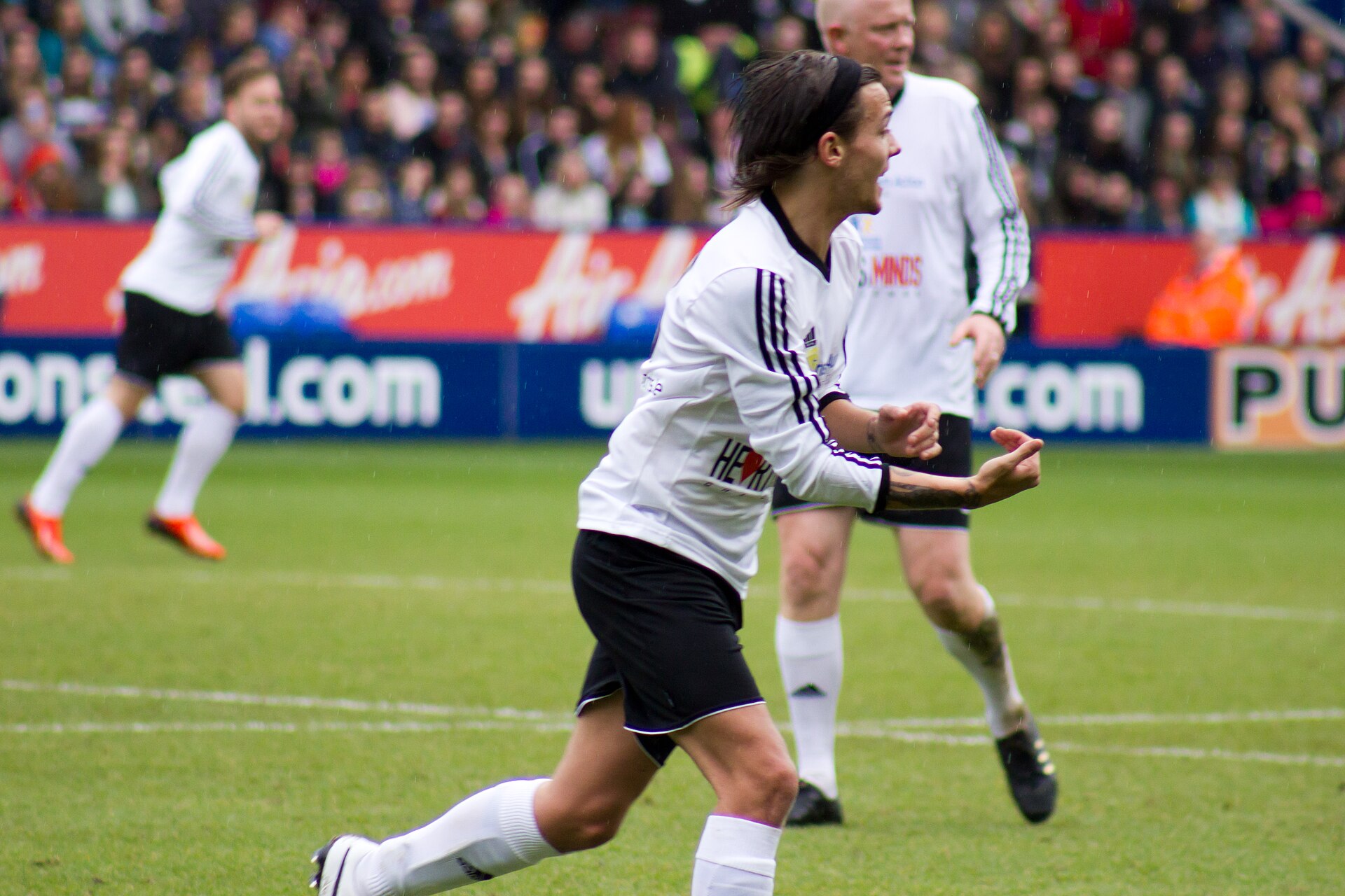 Louis Tomlinson performing live — the British singer plays São Paulo, Brazil on April 6, 2027