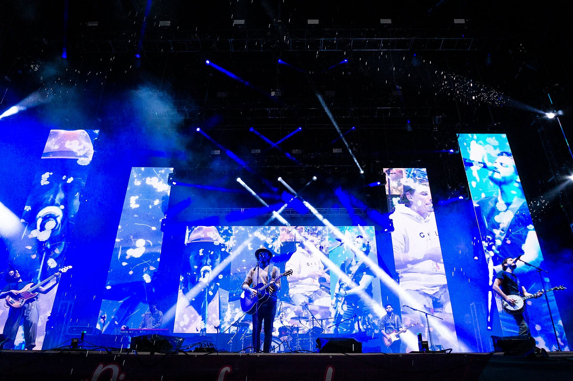 Morat performing live — the Colombian band plays four nights at Buenos Aires' Movistar Arena in late September 2026