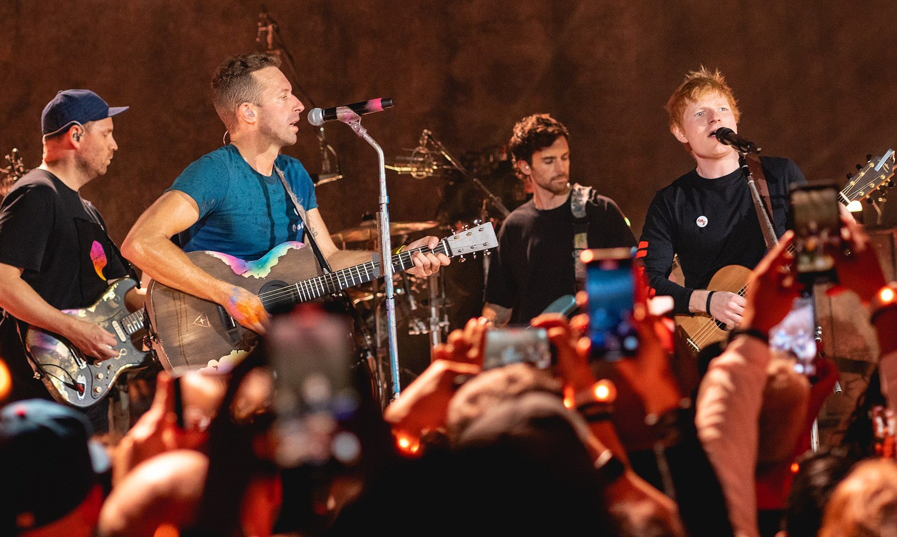 Ed Sheeran live with guitar — the Loop Tour reaches Asunción, Paraguay, for the first time on November 26, 2026