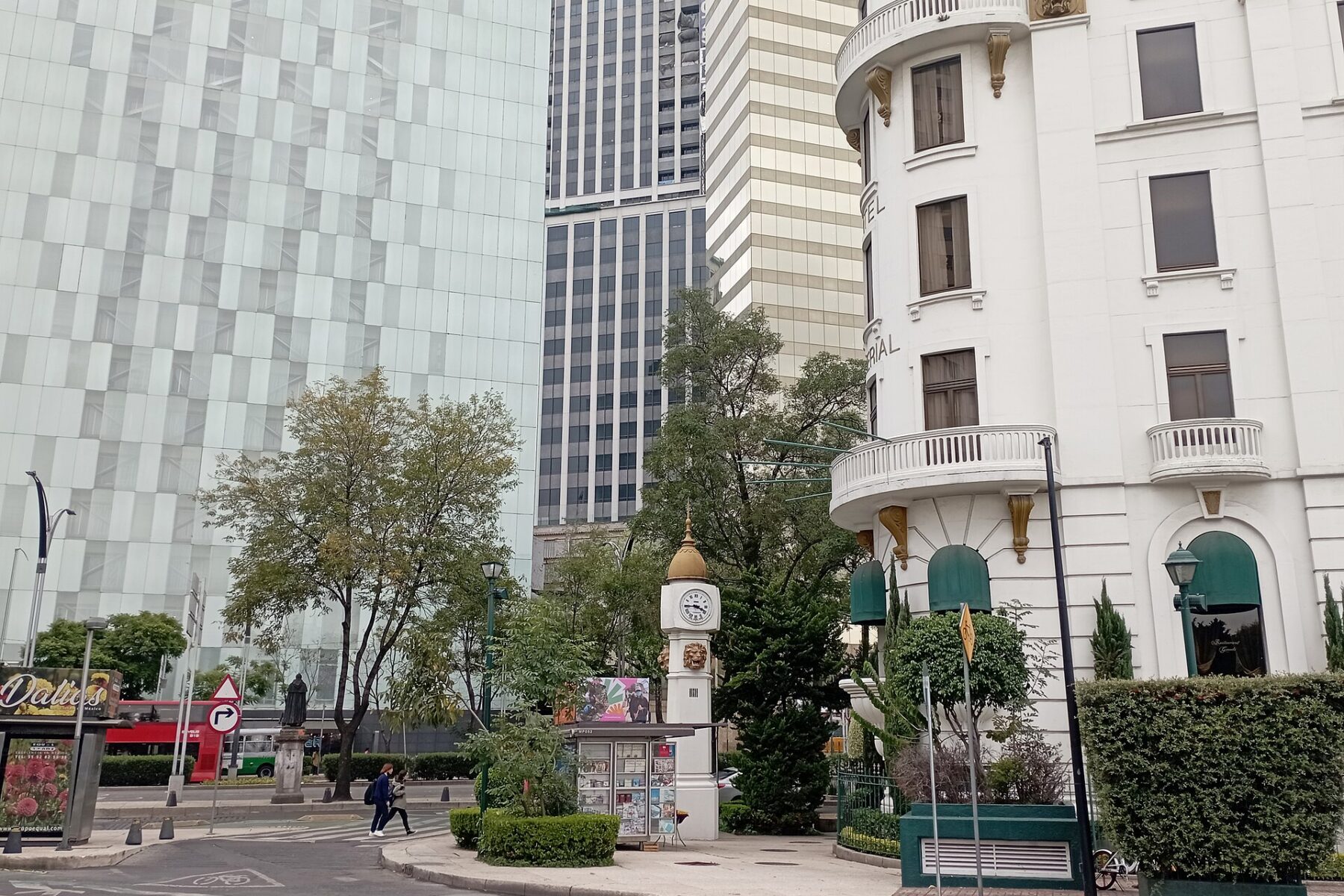 Paseo de la Reforma in Mexico City — INM residence card processing in the capital now takes 4 to 6 weeks