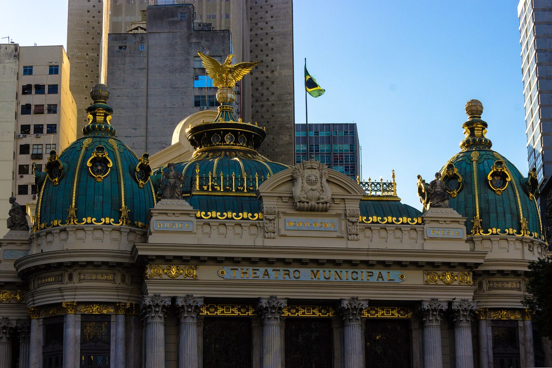 The Theatro Municipal in Rio de Janeiro, where MOMIX performs Botanica from 22 to 25 September 2026