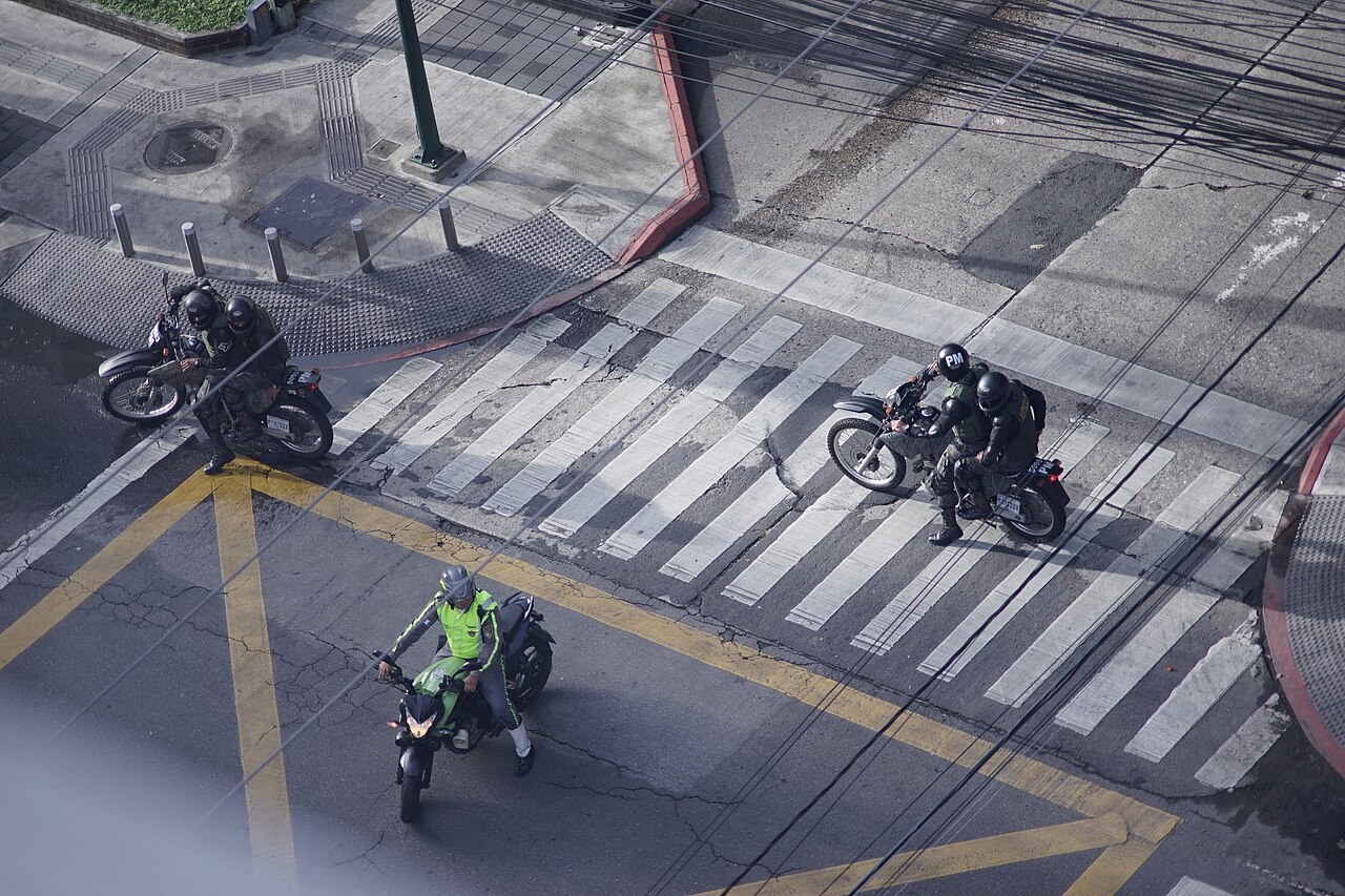 Larkin Morales case - Motorcyclists waiting at a pedestrian crossing in Guatemala City