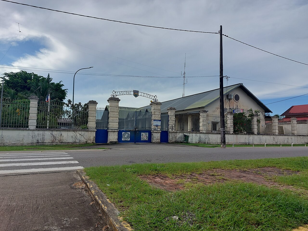 French Guiana homicides - The gendarmerie station in Saint-Laurent-du-Maroni behind a gate
