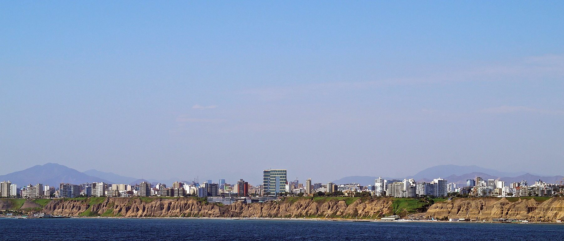 The Costa Verde coastline in Lima, Peru, where Multiespacio Costa 21 hosts The Jacksons on 15 December 2026