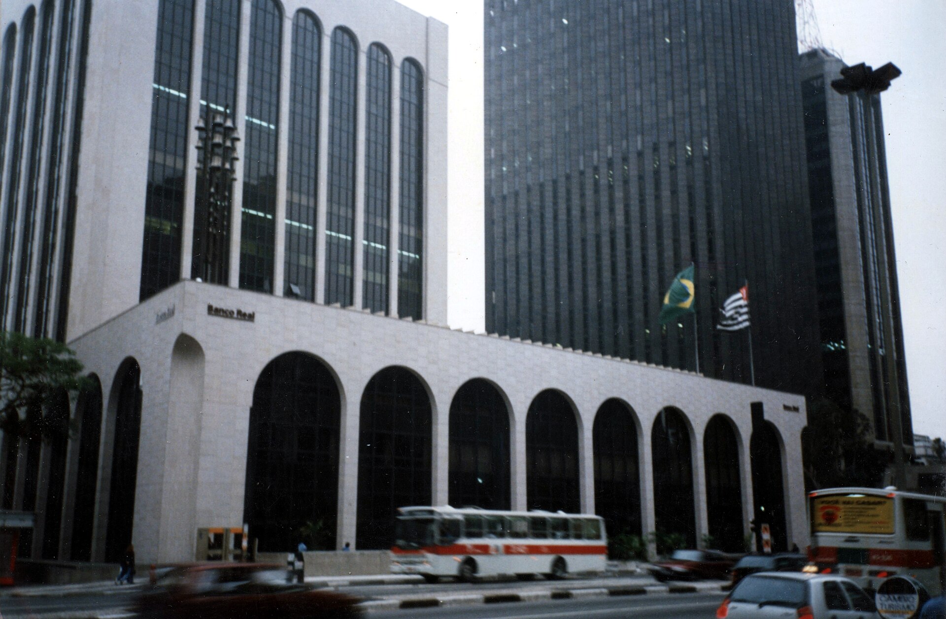 Bank offices in São Paulo with a Brazilian flag and the São Paulo state flag