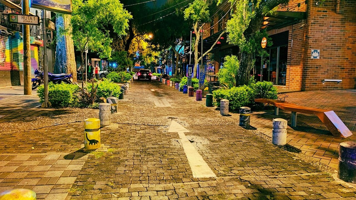 Traffic on a street in Guatemala City