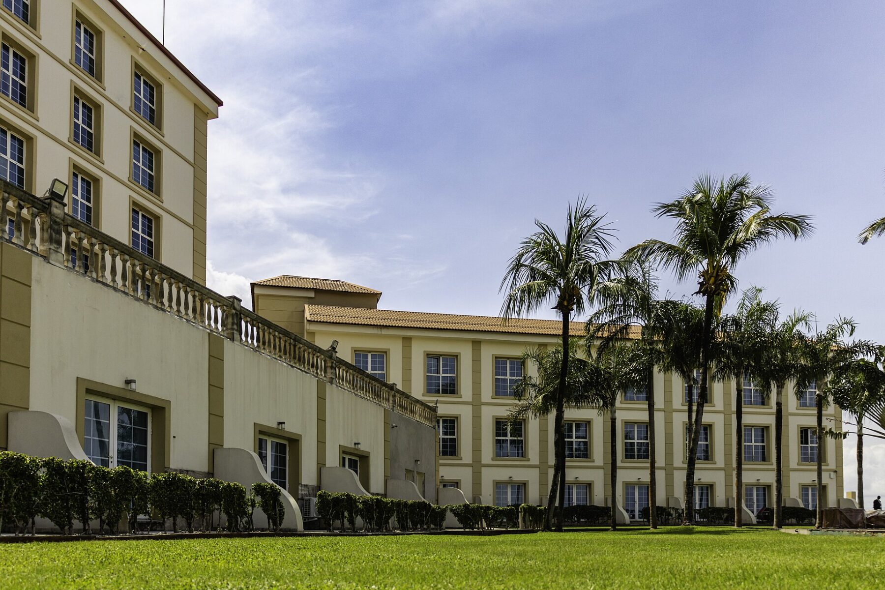 Guinea explained — a business hotel in Conakry used by mining and aid visitors