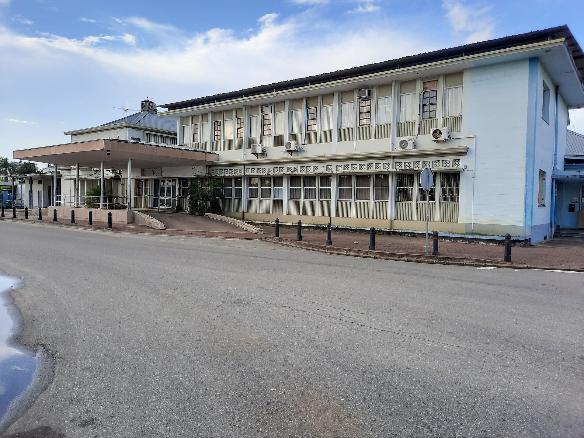 Healthcare in Suriname for Expats 2026: Paramaribo Hospitals, Insurance and the Dutch Link