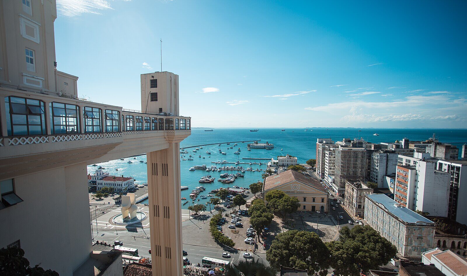 The Lacerda Lift connecting upper Salvador to the Comercio district below