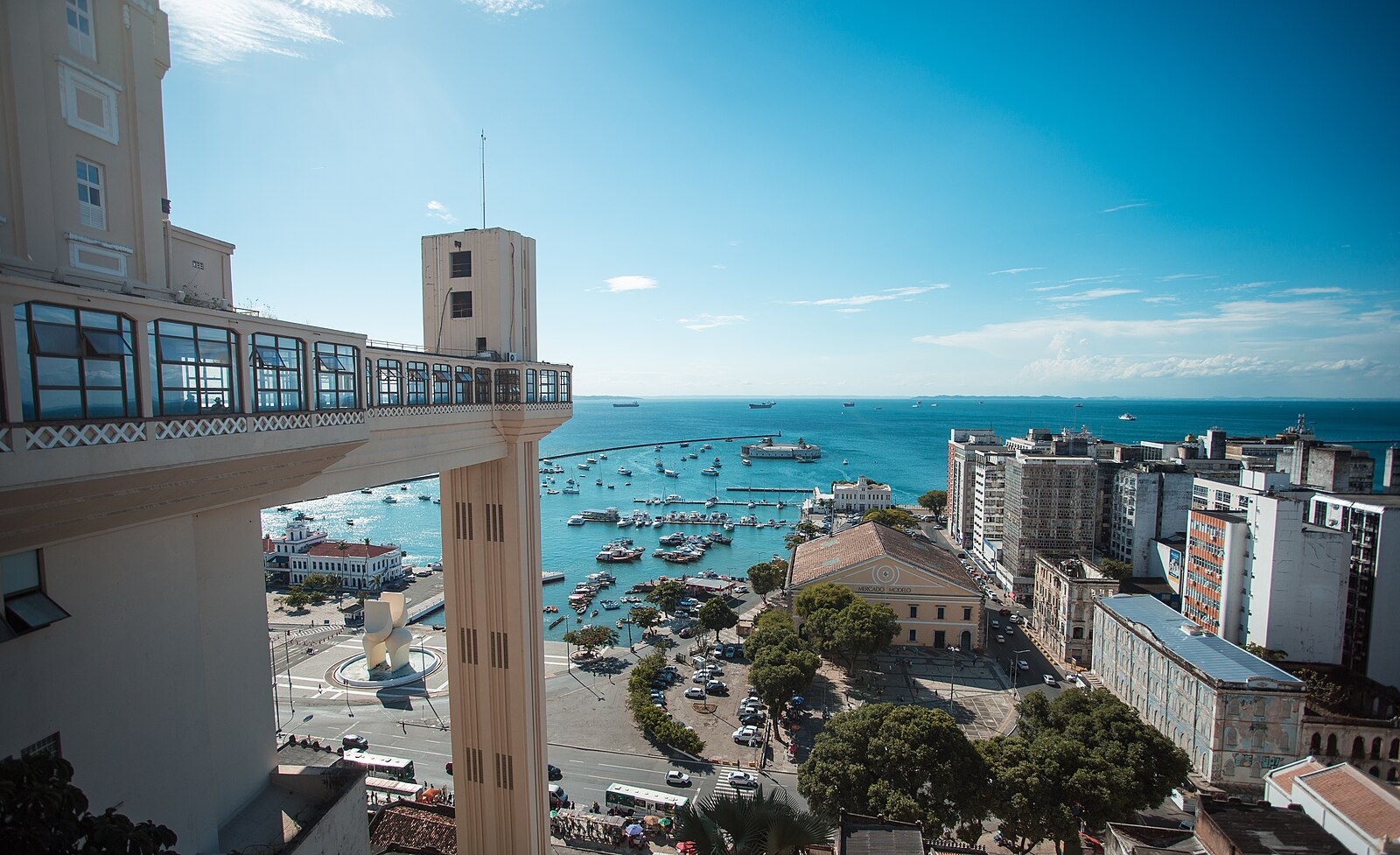The Lacerda Lift connecting upper Salvador to the Comercio district below
