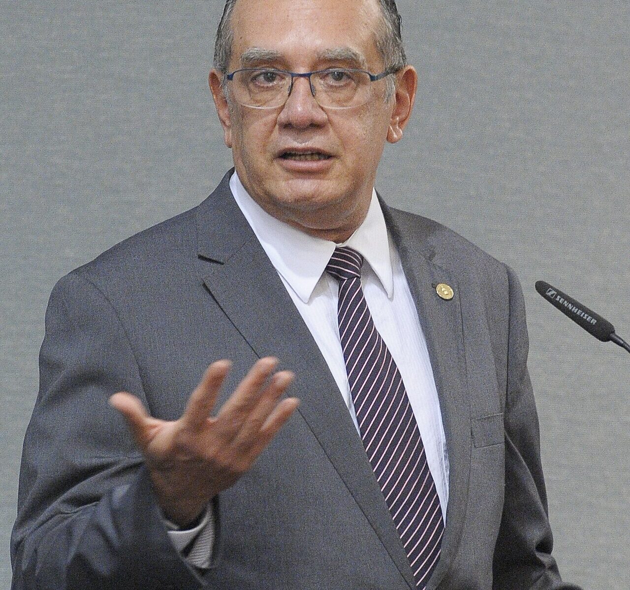 Supreme Court justice Gilmar Mendes speaking at a lectern in 2016