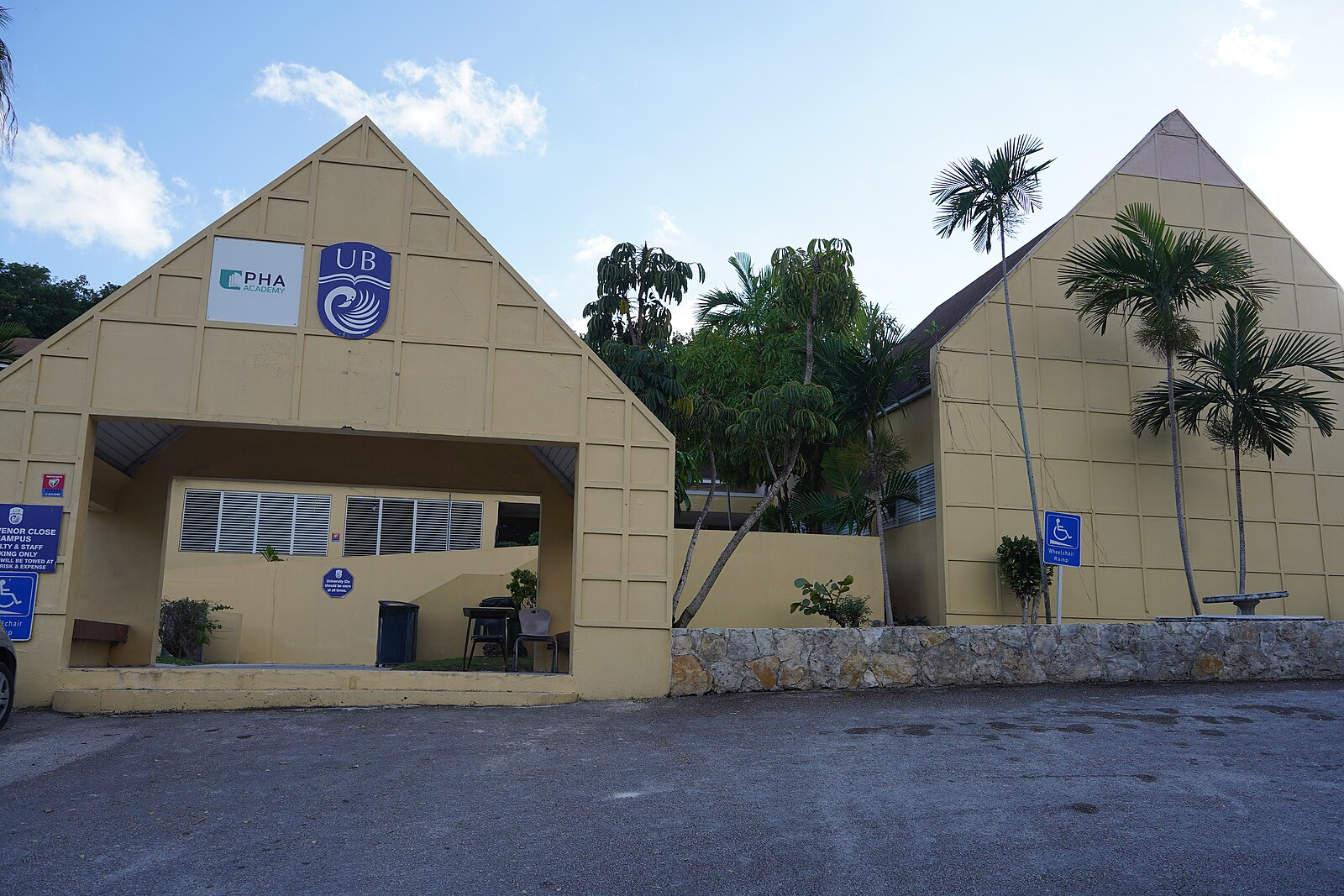 Princess Margaret Hospital Nassau Bahamas building