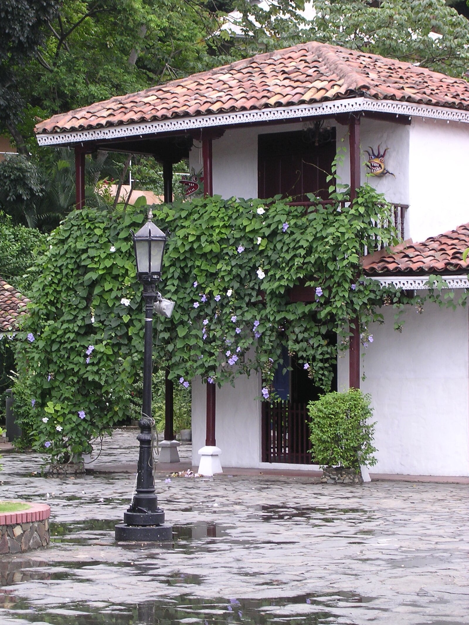 A colonial-style building covered in vines at Mi Pueblito in Panama City, venue of Oktoberfest Panama
