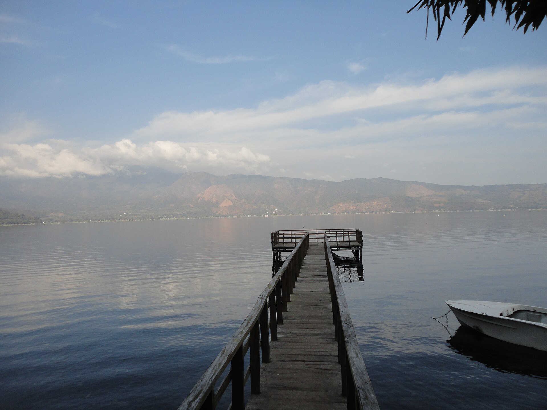 investing in El Salvador property — a wooden jetty on Lake Coatepeque