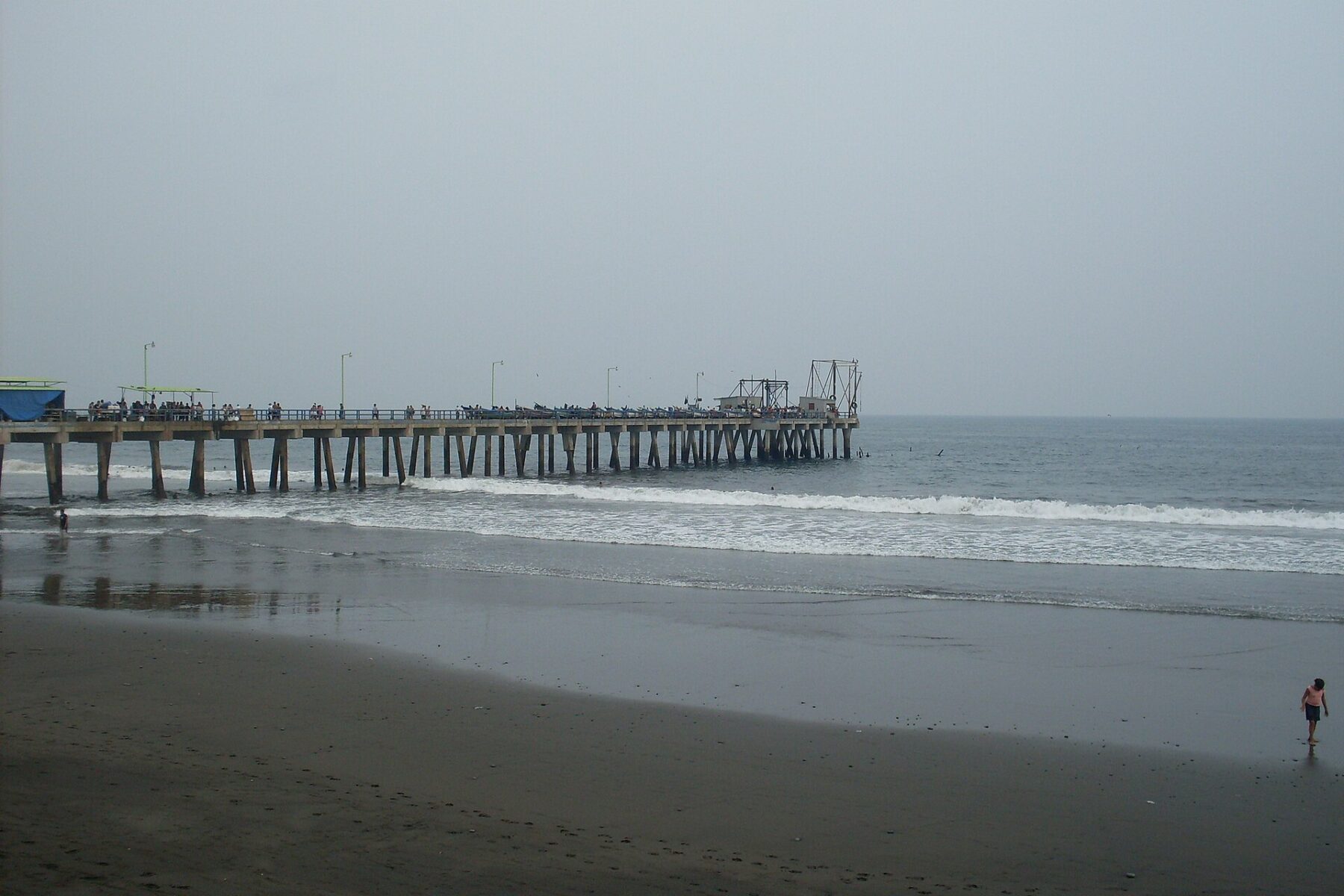 investing in El Salvador coast — the pier at Puerto de La Libertad