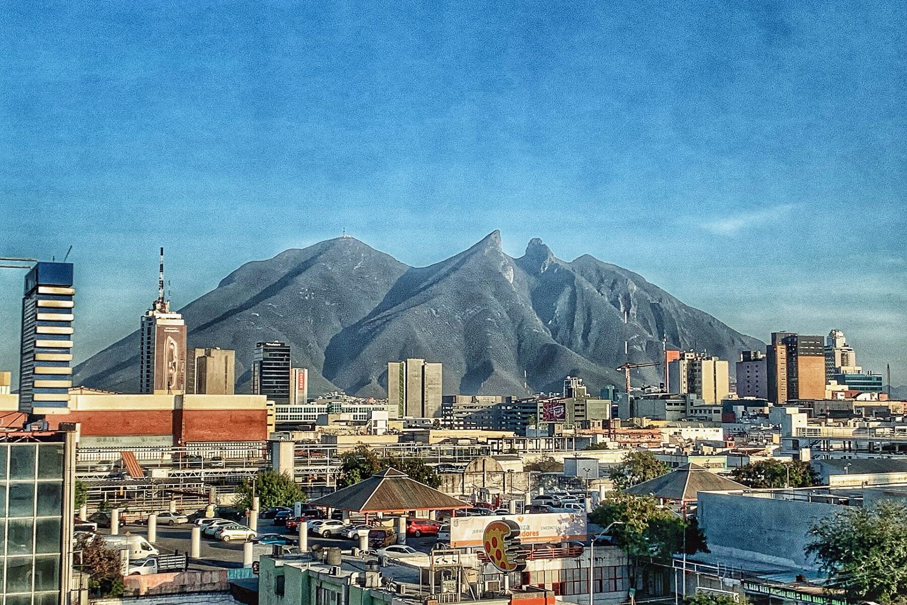Monterrey and the Cerro de la Silla, heart of the Nuevo León nearshoring corridor