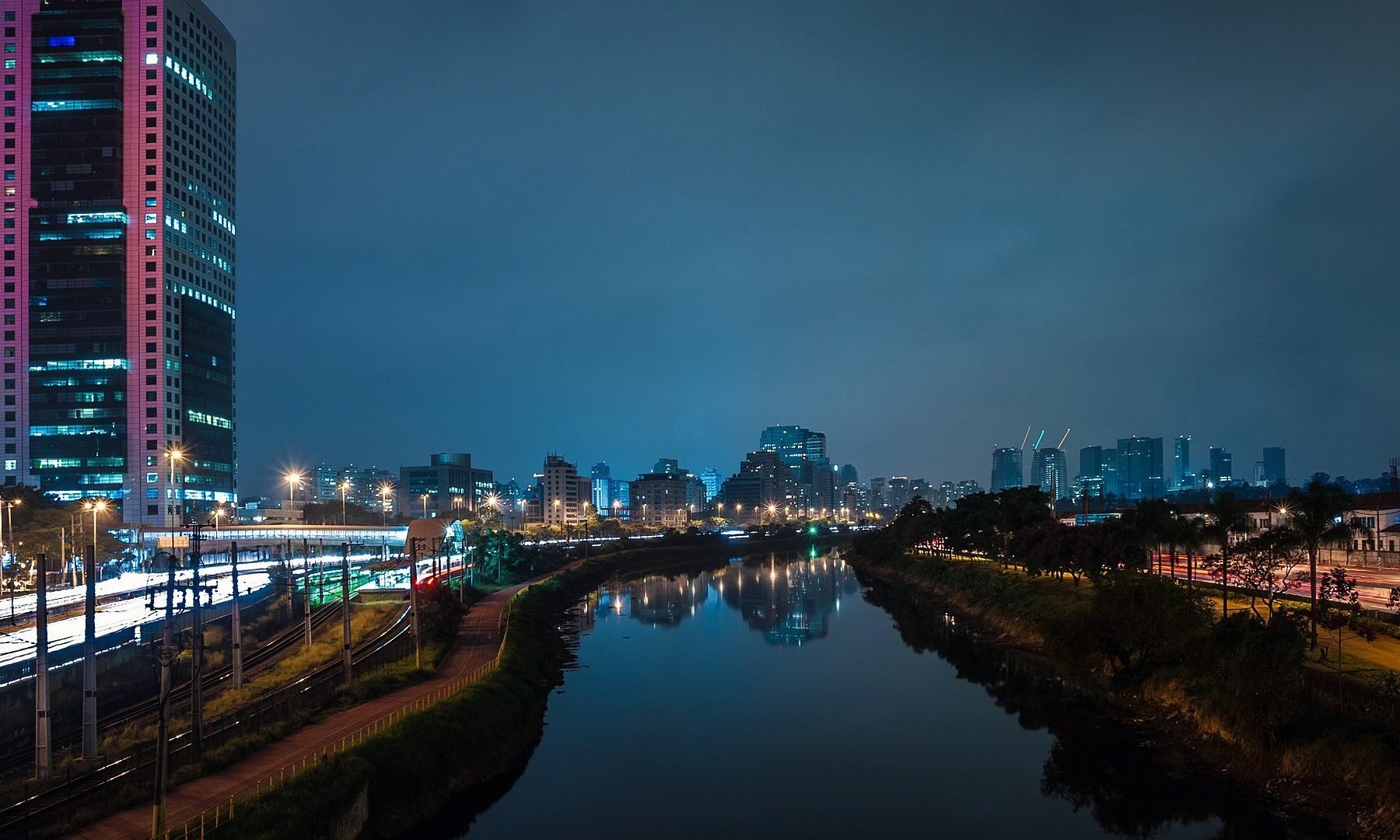 The Pinheiros River and the São Paulo skyline at night, Brazil, the west side of the city where Michael Bibi São Paulo takes place at Arena Pinheiros on 28 November 2026
