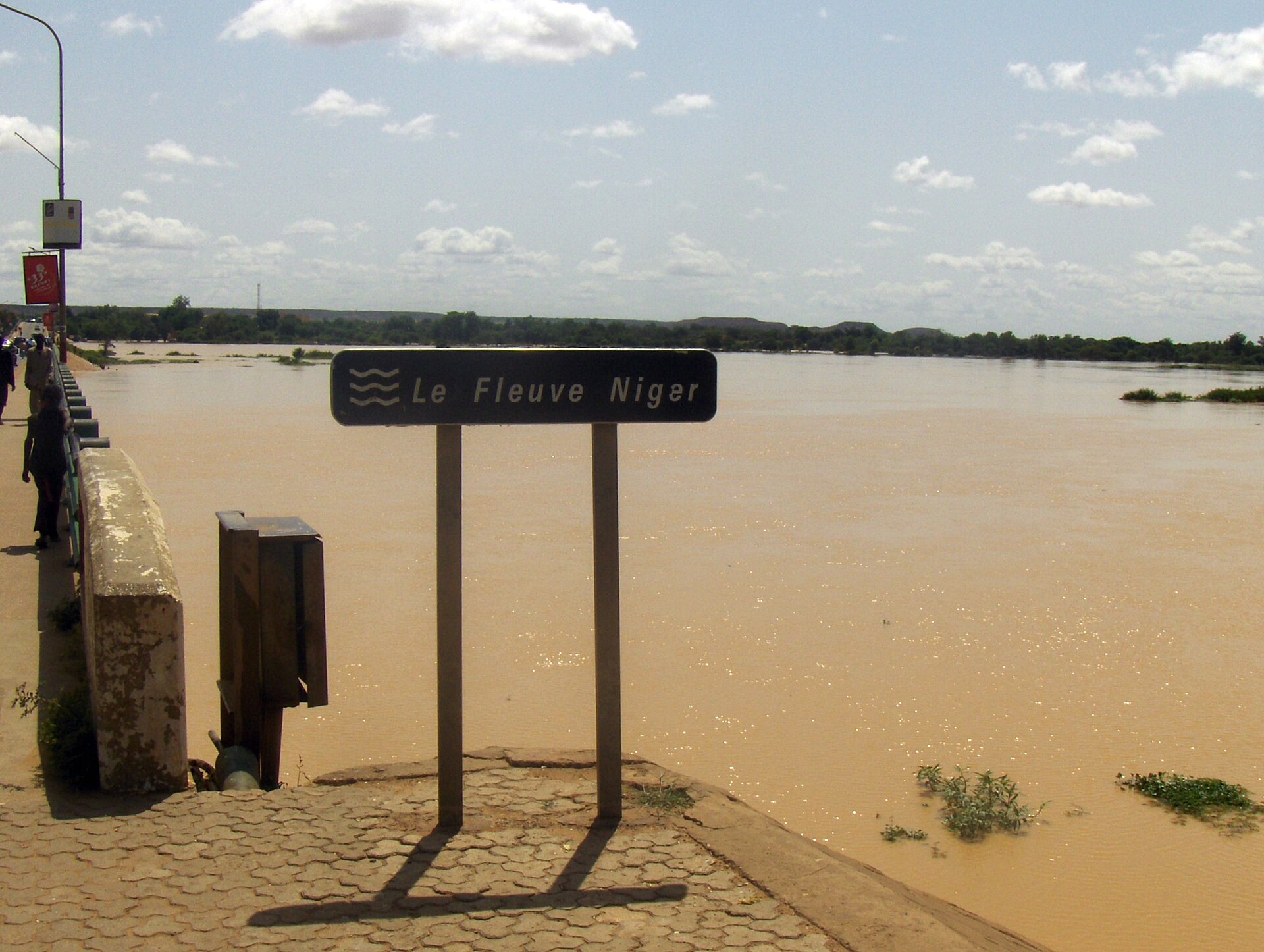 Niger explained — the Niger River seen from the Kennedy Bridge in Niamey