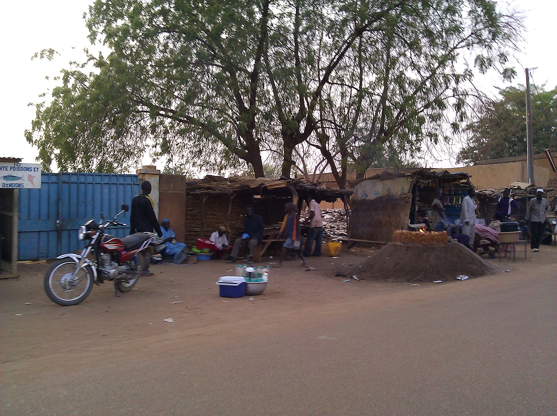 Niger explained — roadside stalls on a street in Niamey