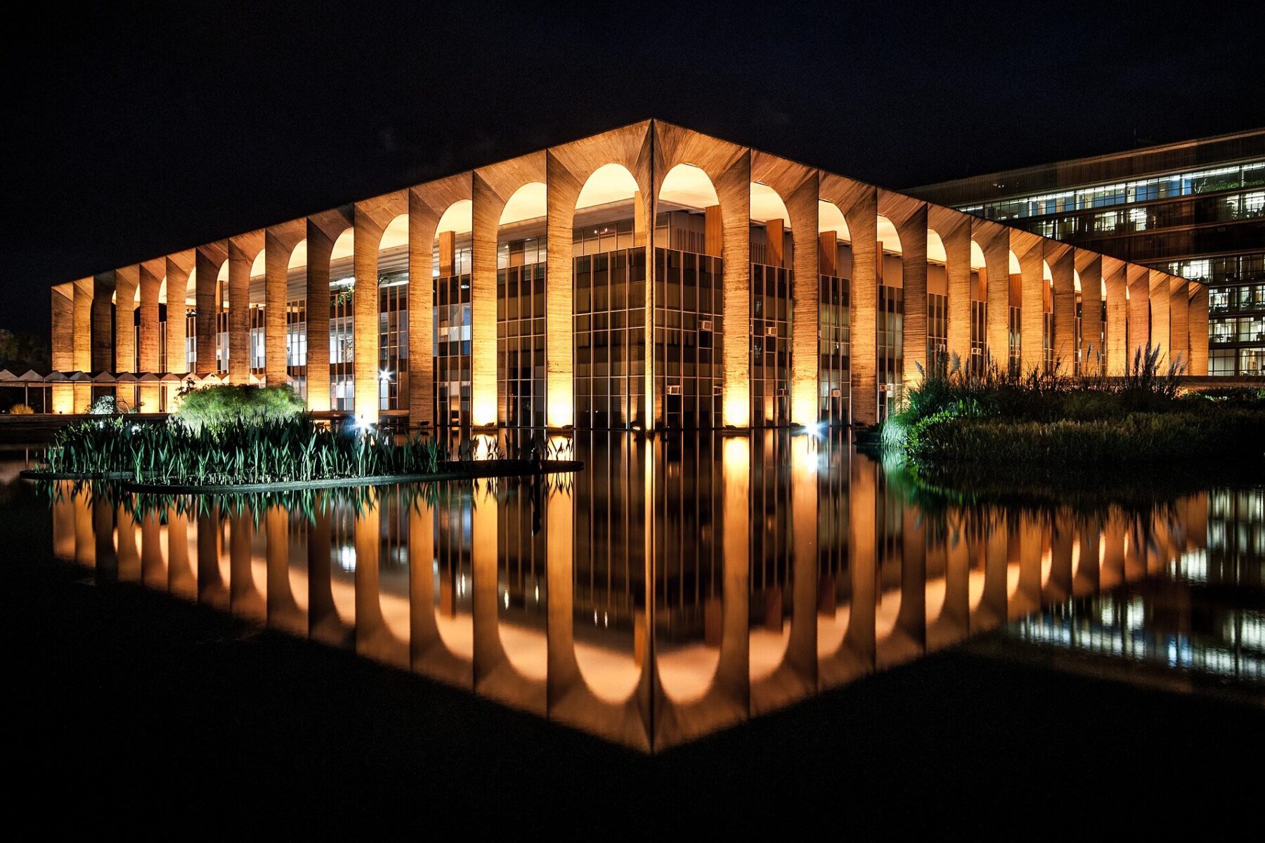 Argentine deputies - the Itamaraty Palace in Brasília at night