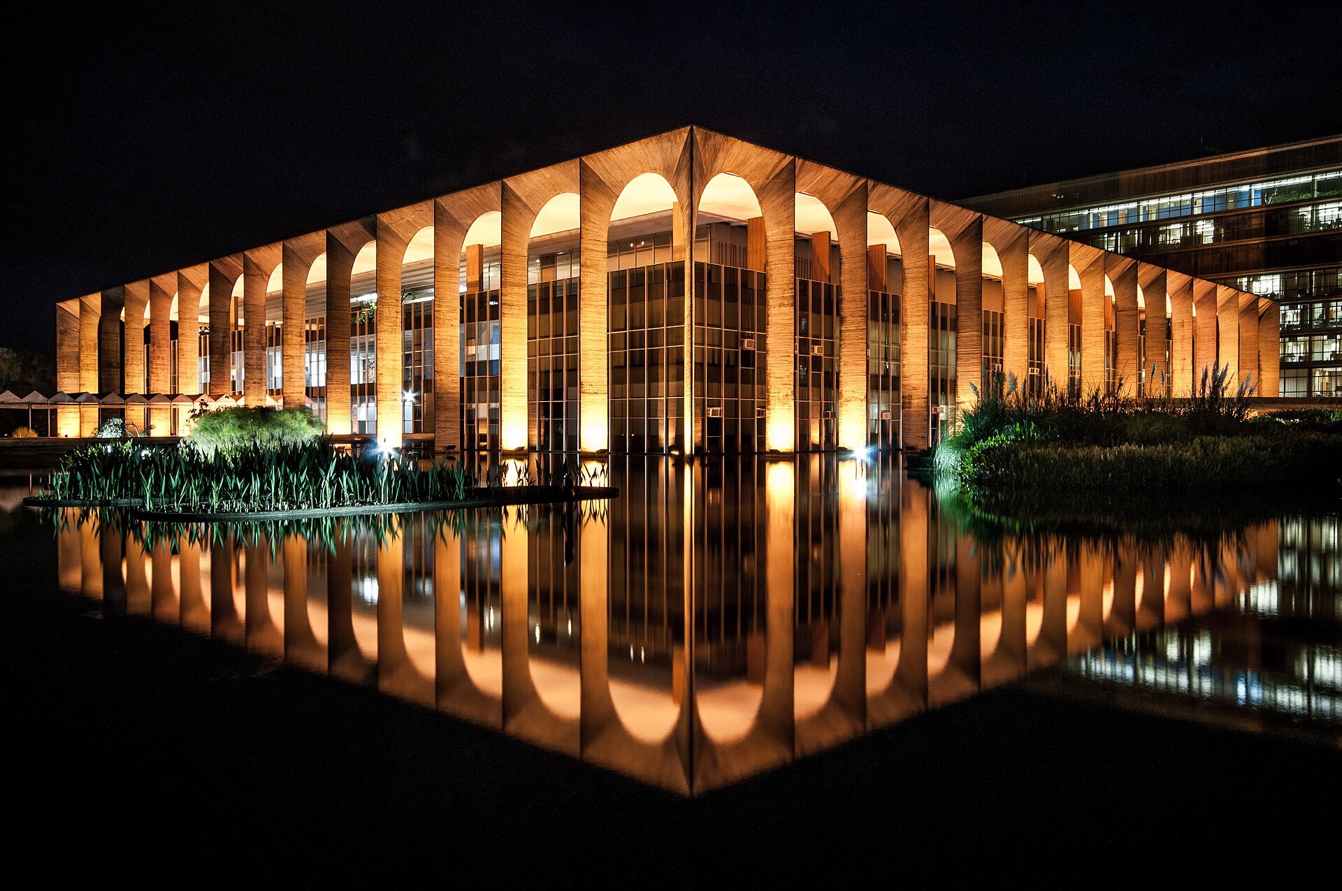 Argentine deputies - the Itamaraty Palace in Brasília at night