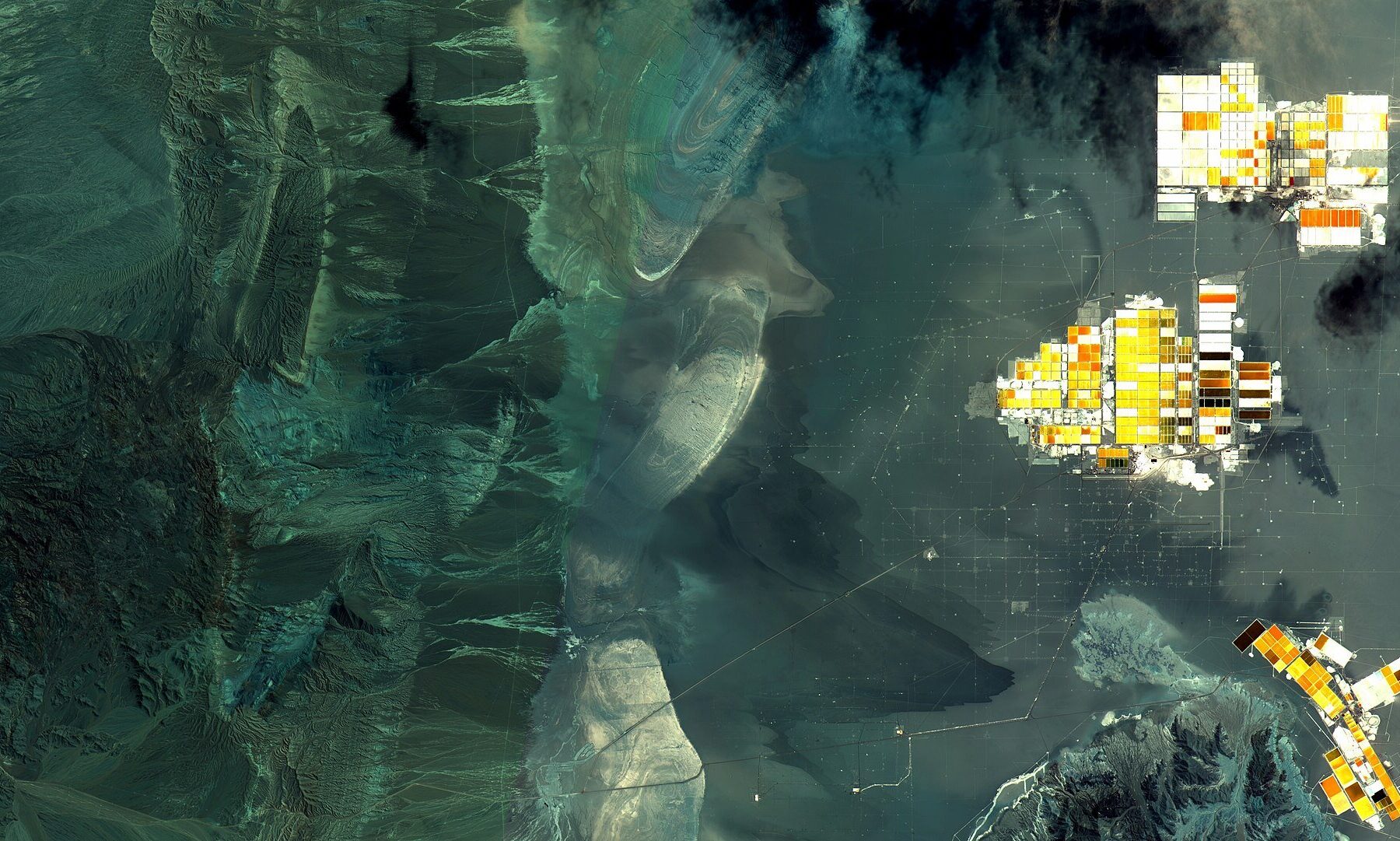 critical minerals - lithium evaporation ponds at the Salar de Atacama