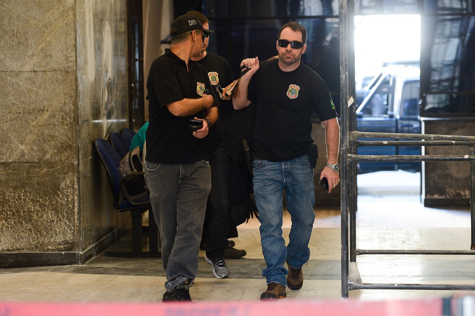 Federal Police officers in Brazil carrying evidence bags