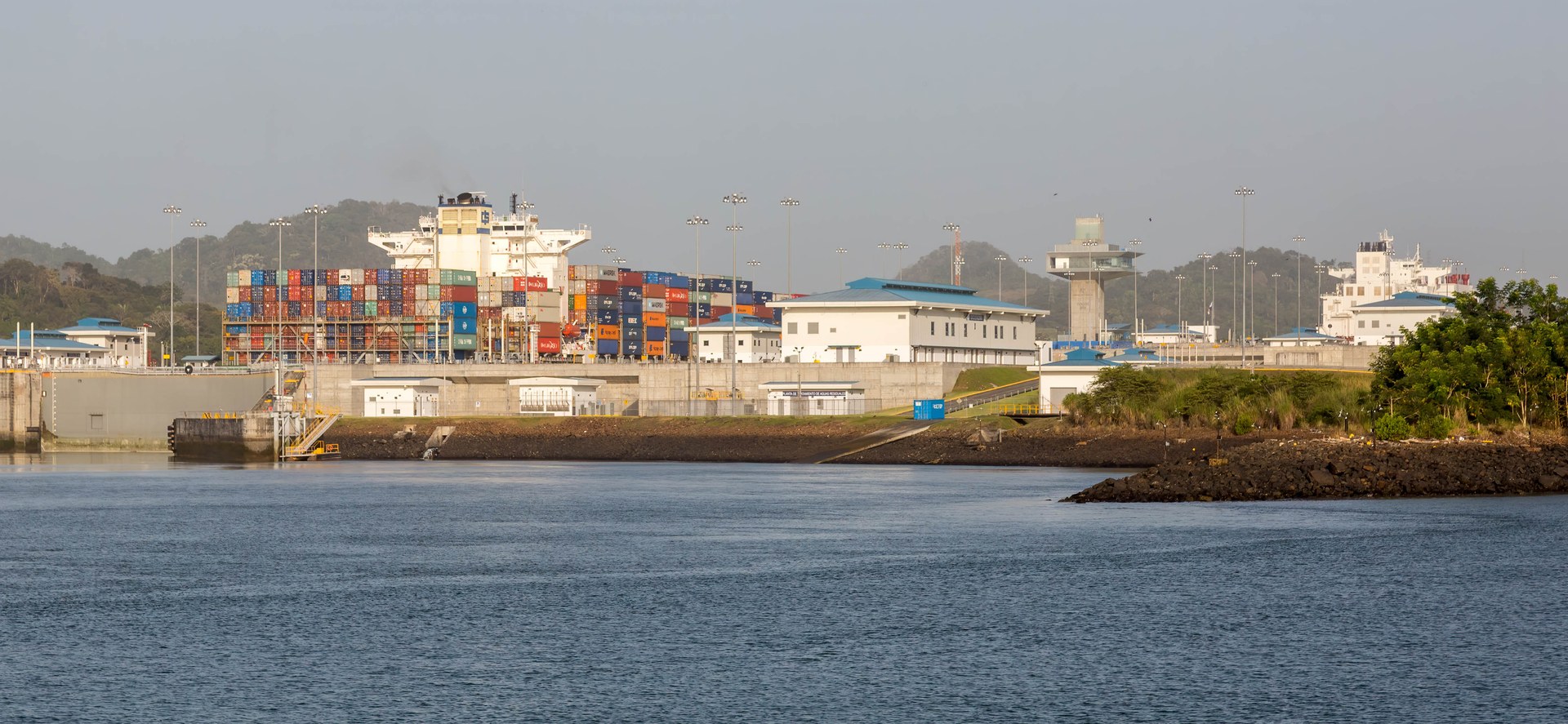 Panama Pax Silica — a container ship enters the new Cocoli locks of the Panama Canal, future route of the US$50 million chip-tracking pilot