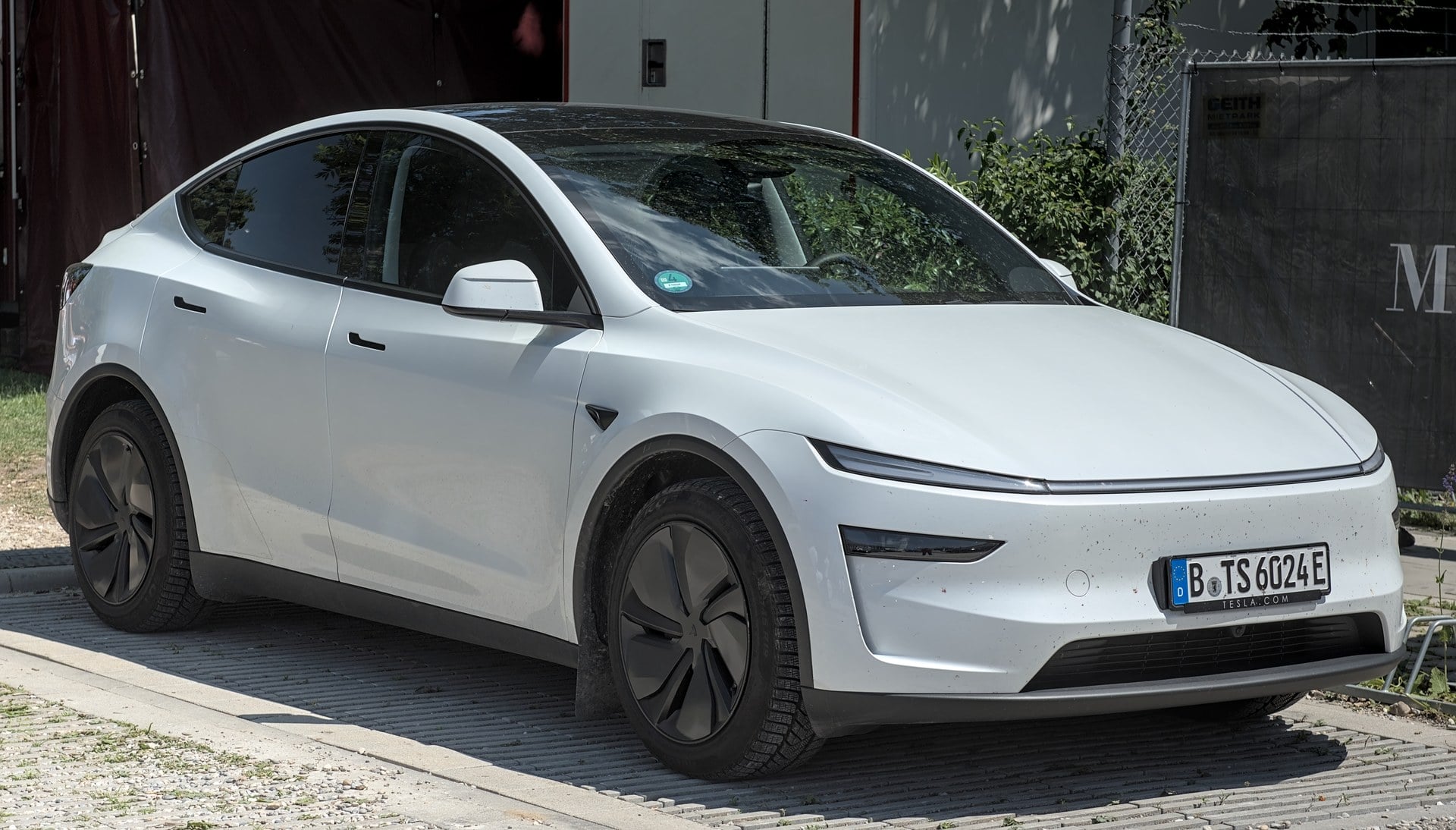 Colombia vehicle registrations — a white Tesla Model Y (2025), the best-selling vehicle line in Colombia so far this year