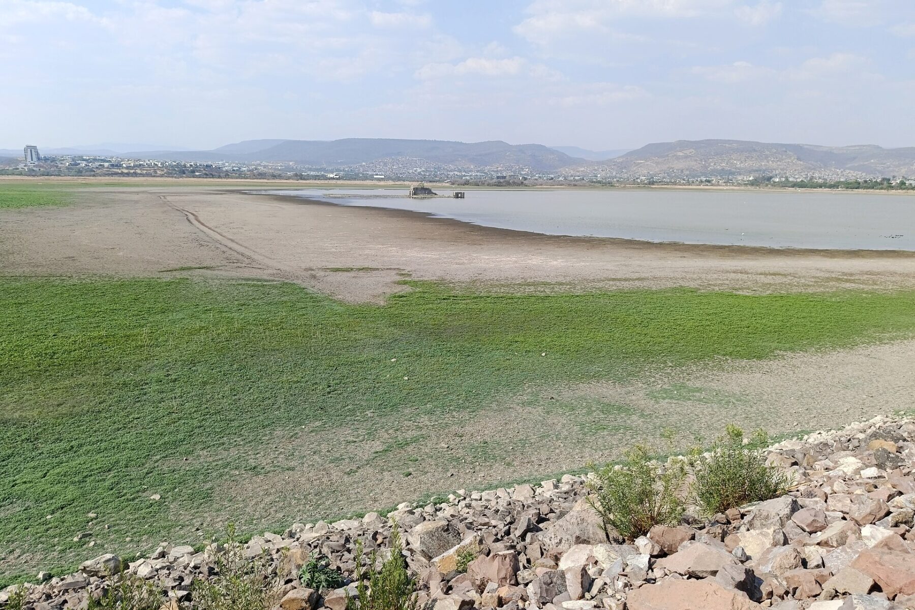 Drought at El Palote dam in Le\u00f3n, Guanajuato