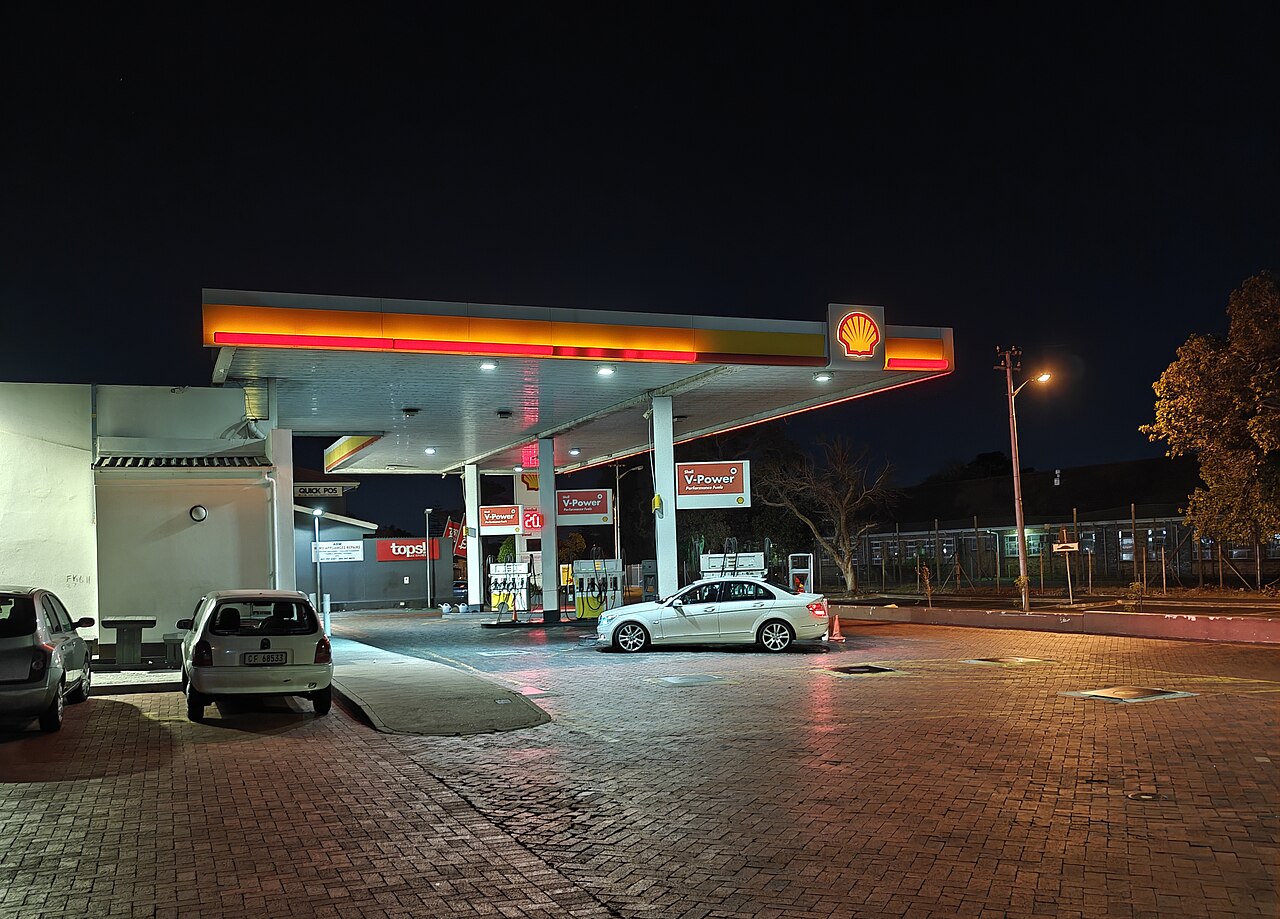 A Shell petrol station at night in Plumstead, Cape Town