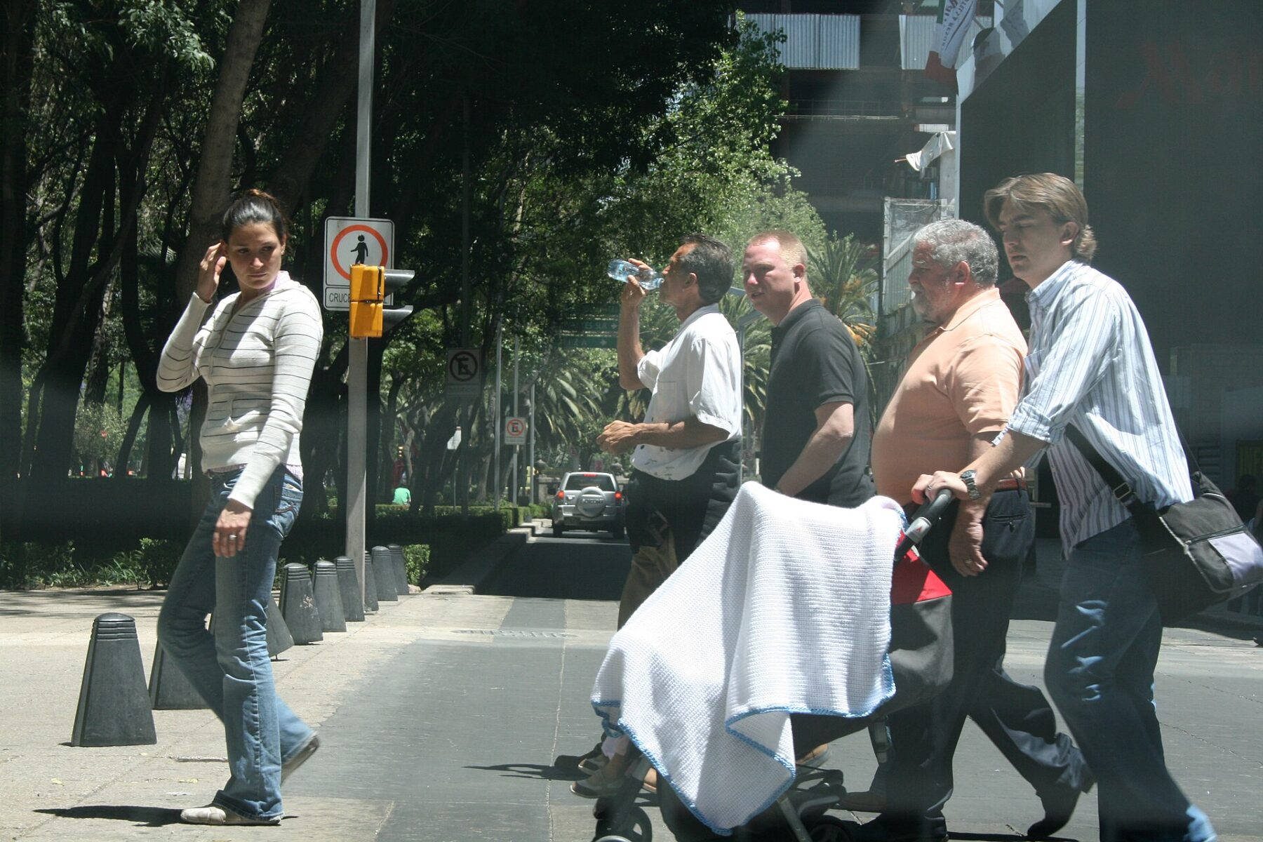 Pedestrians on Paseo de la Reforma in Mexico City, where most transactions are still made in cash