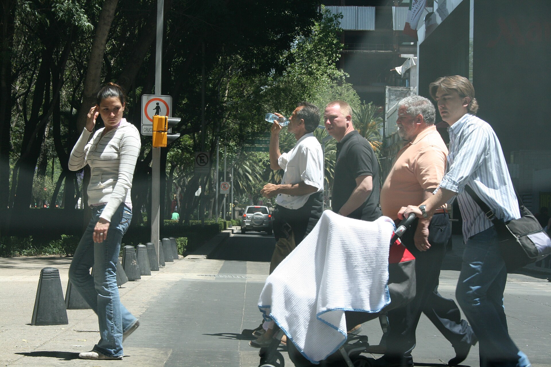 Pedestrians on Paseo de la Reforma in Mexico City, where most transactions are still made in cash
