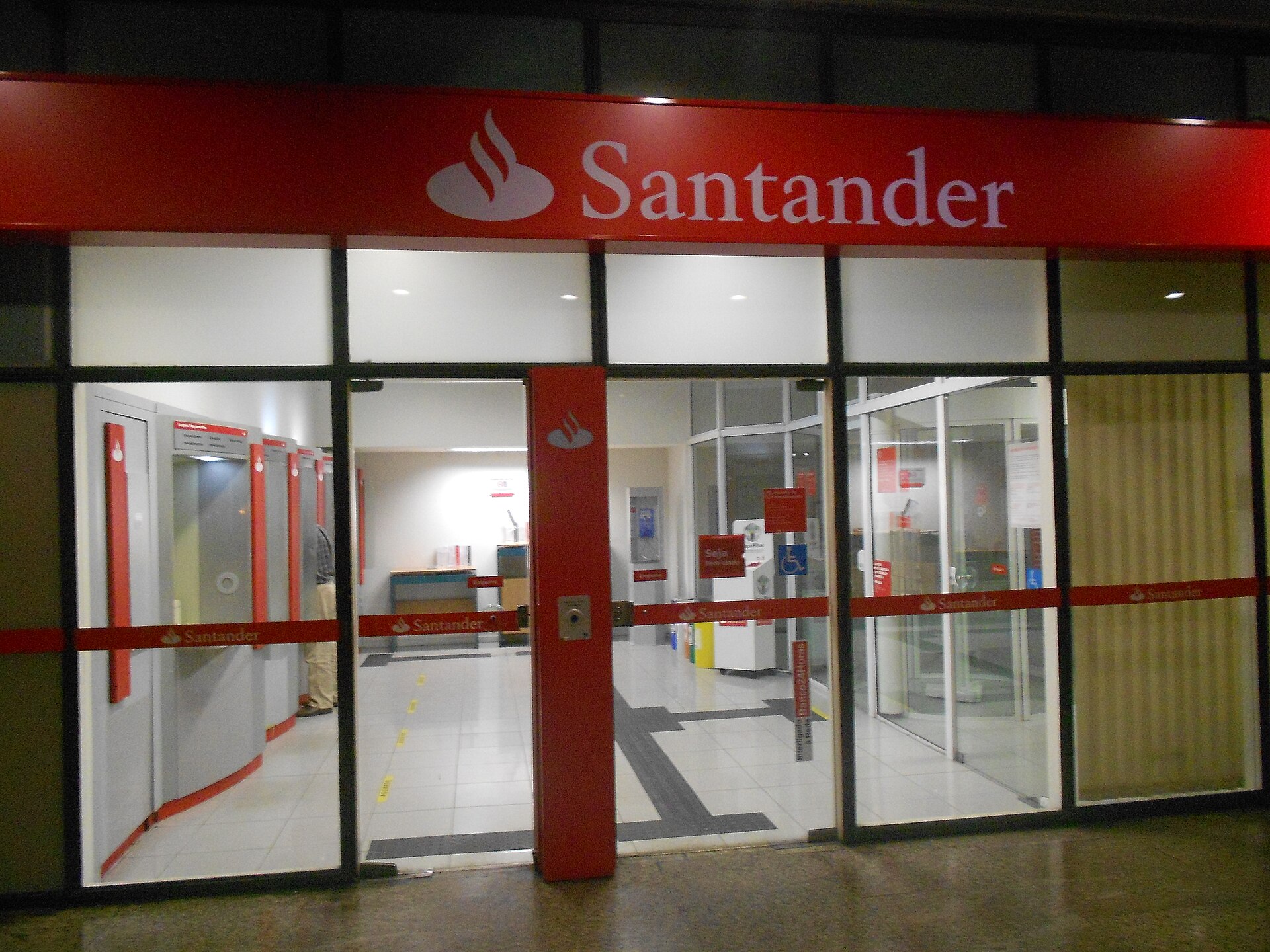 A Banco Santander branch in the Edifício Argentina office building in Rio de Janeiro, Brazil