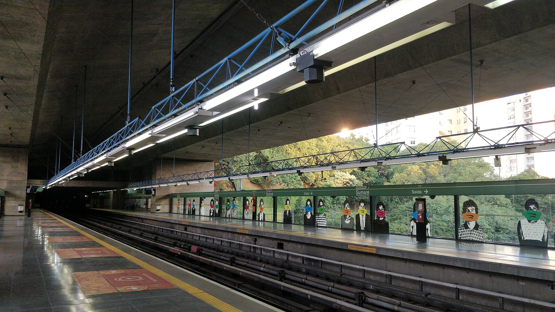 Platform of Sumaré metro station on Line 2 in São Paulo